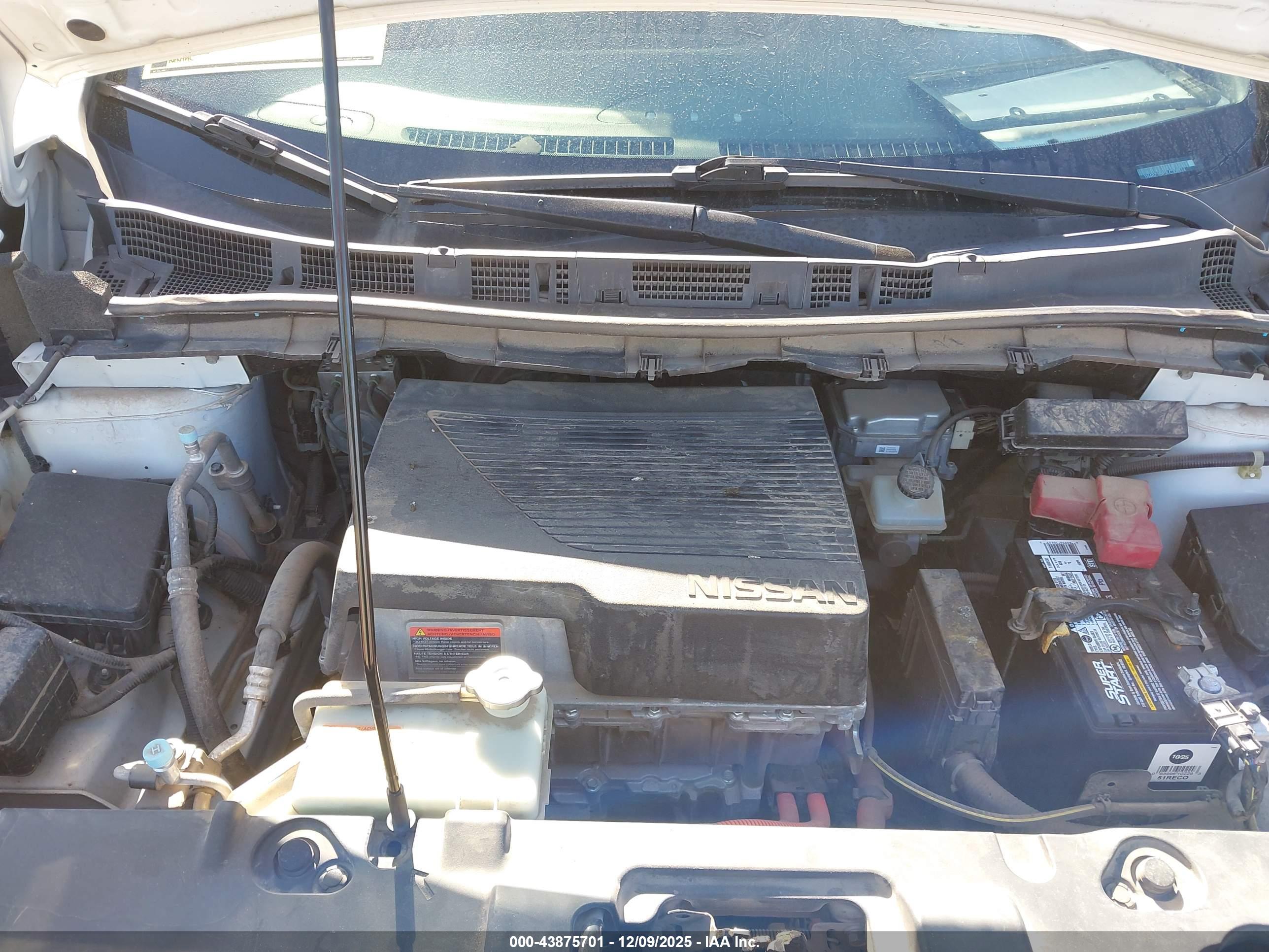 NISSAN LEAF image 10