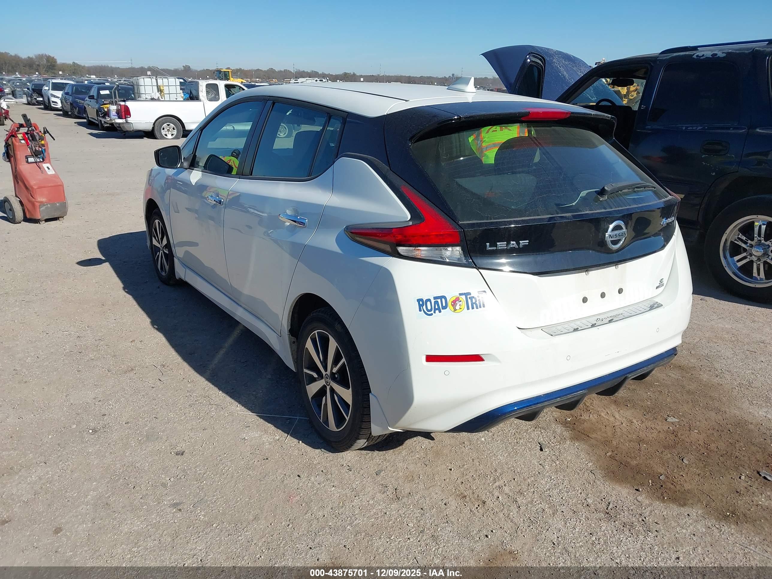 NISSAN LEAF image 3