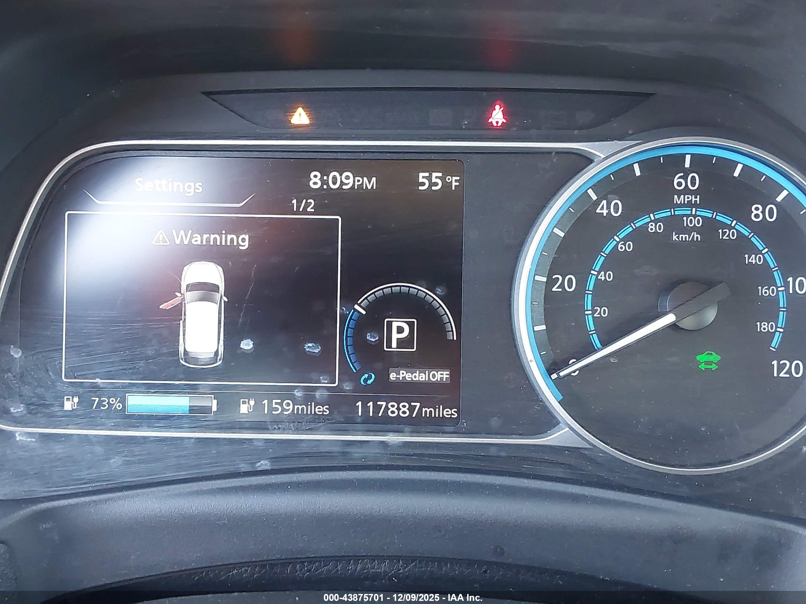 NISSAN LEAF image 7