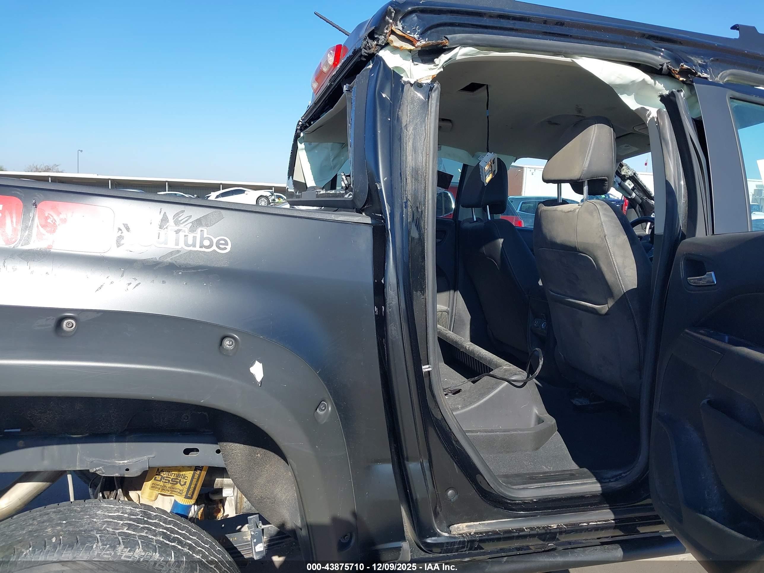 CHEVROLET COLORADO image 8