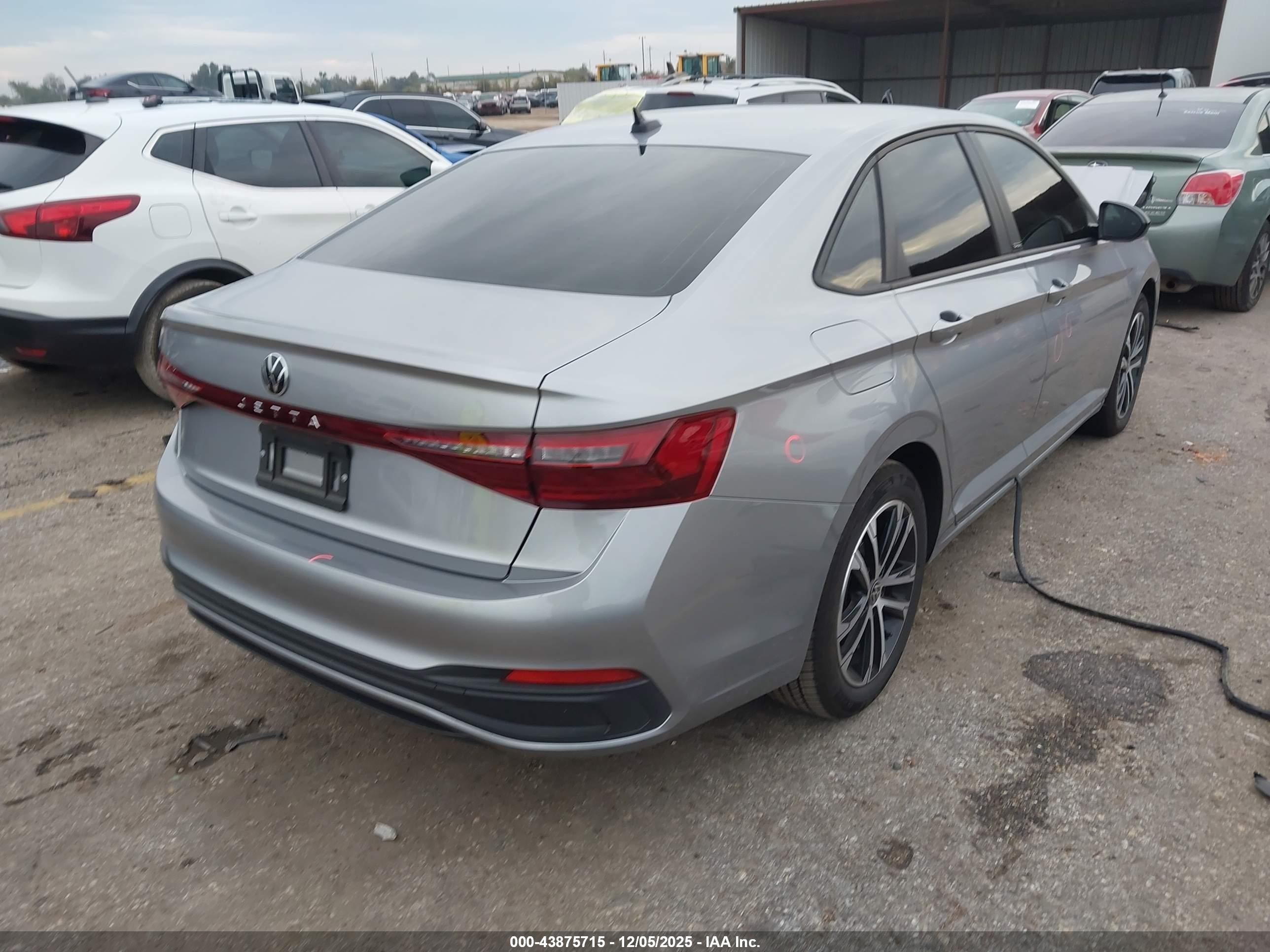 VOLKSWAGEN JETTA image 4