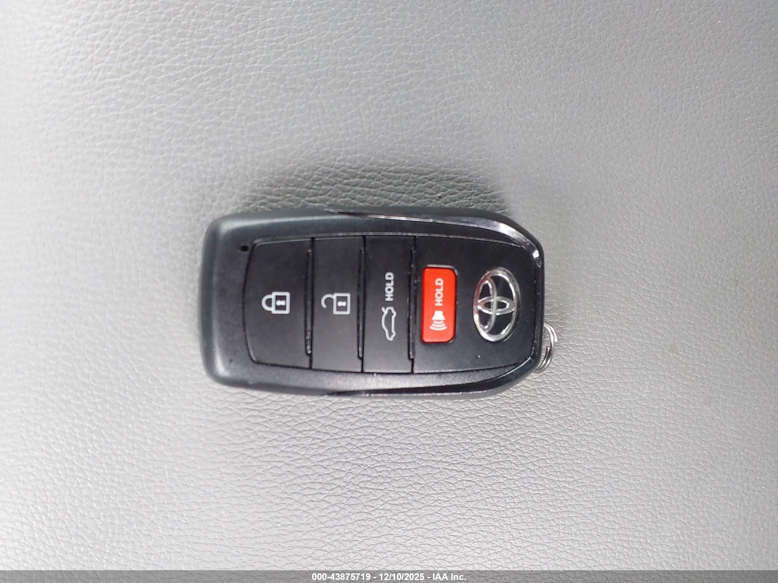 TOYOTA CAMRY image 11