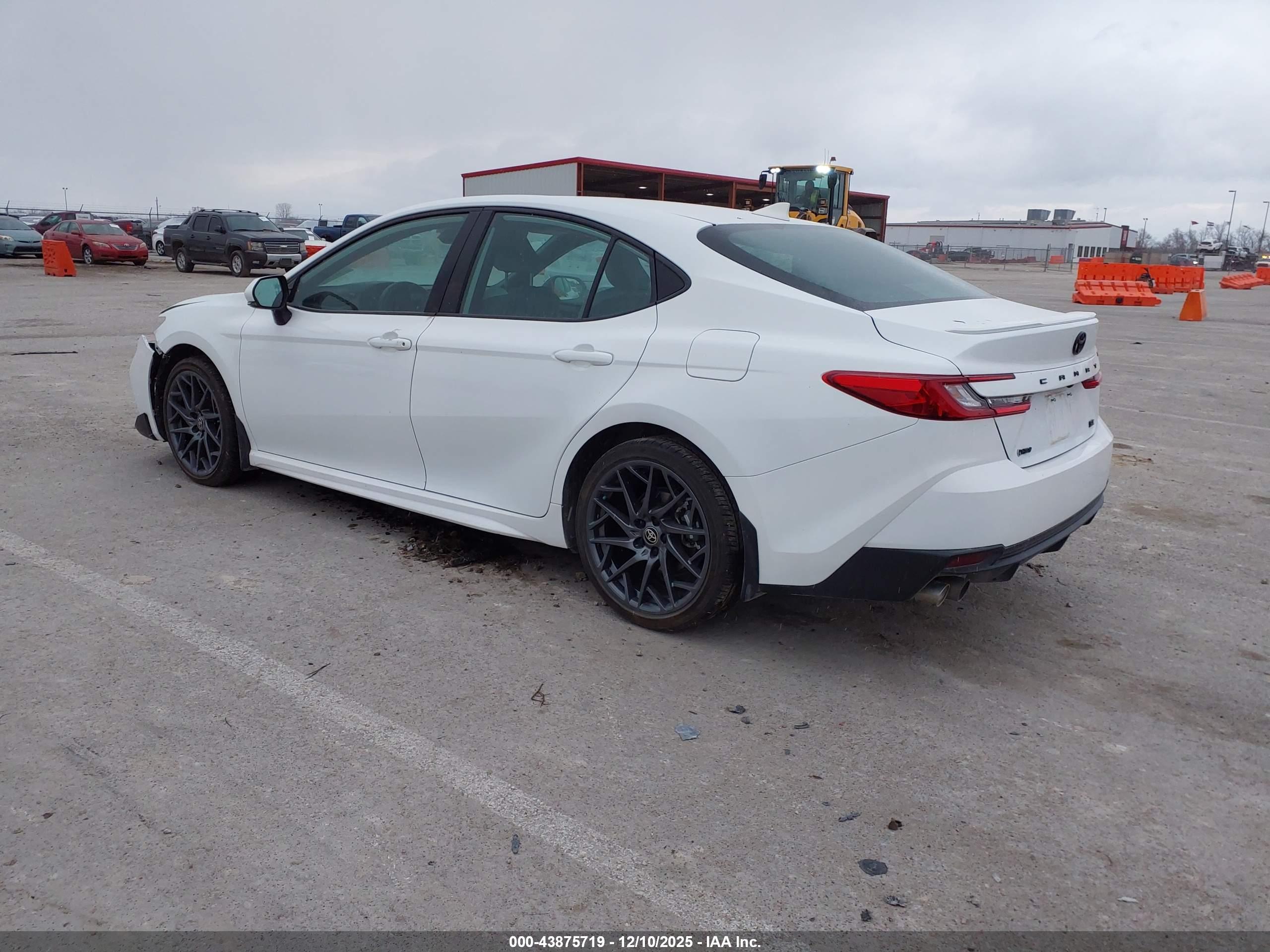 TOYOTA CAMRY image 3