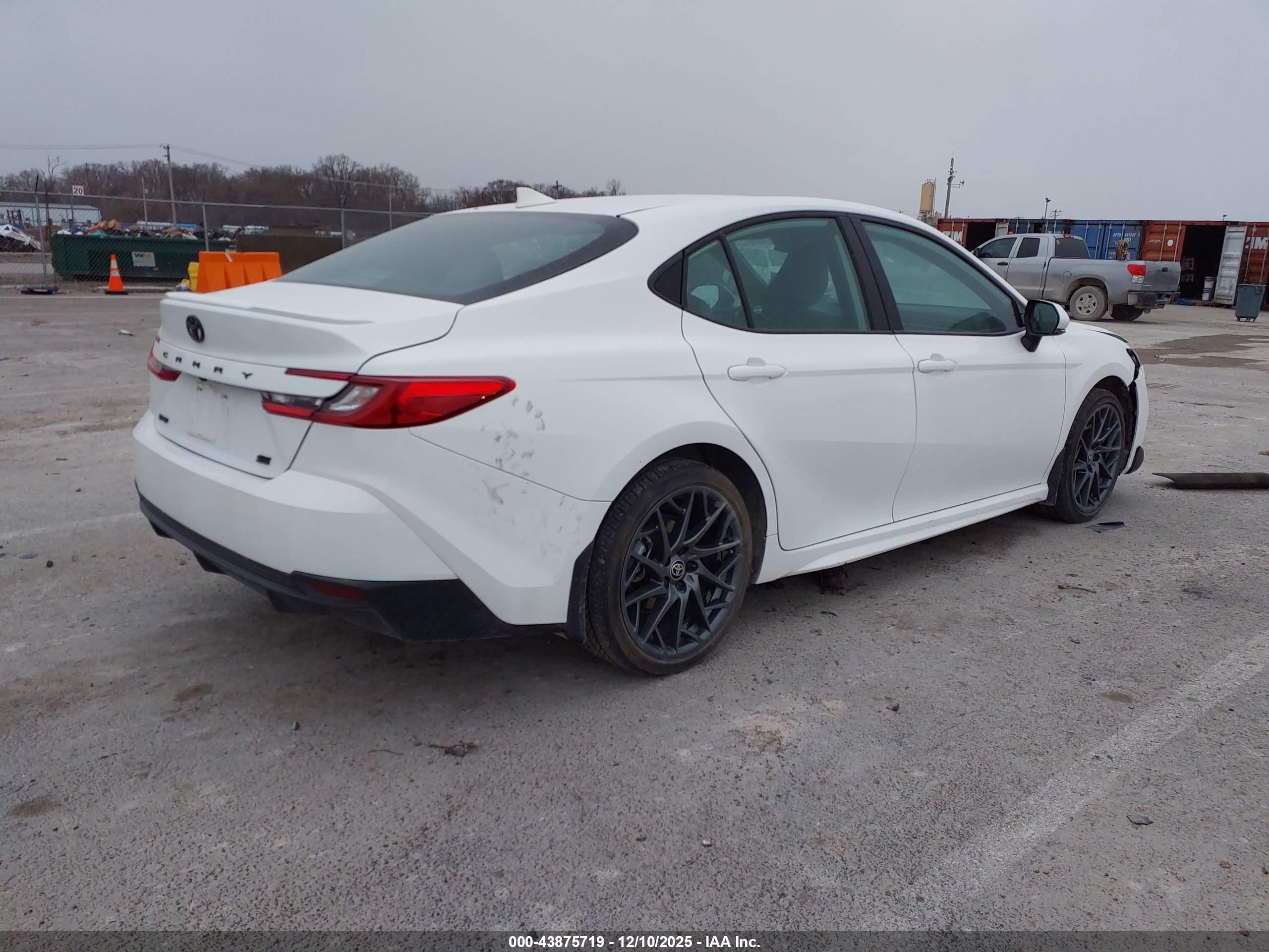 TOYOTA CAMRY image 4