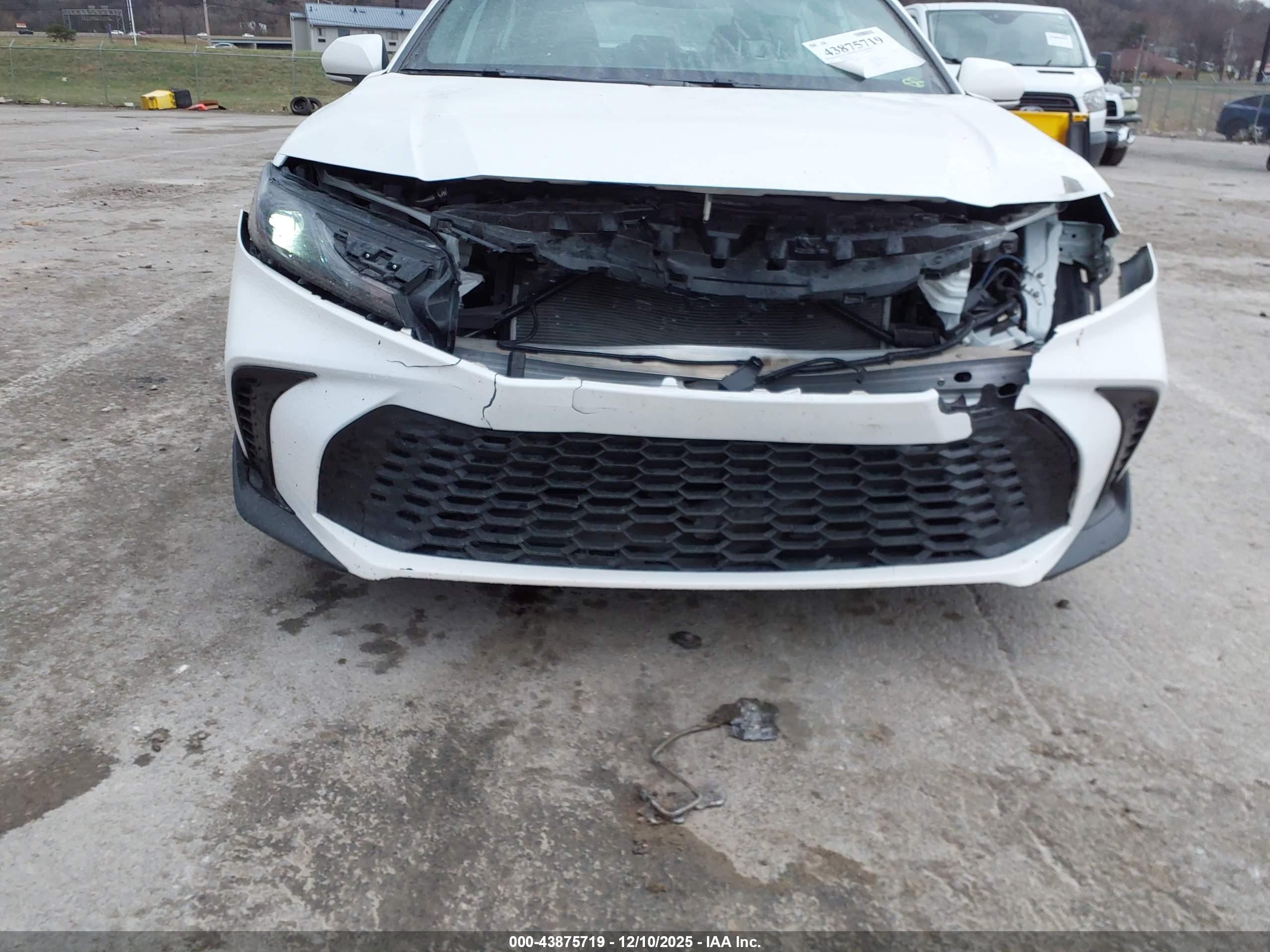 TOYOTA CAMRY image 6