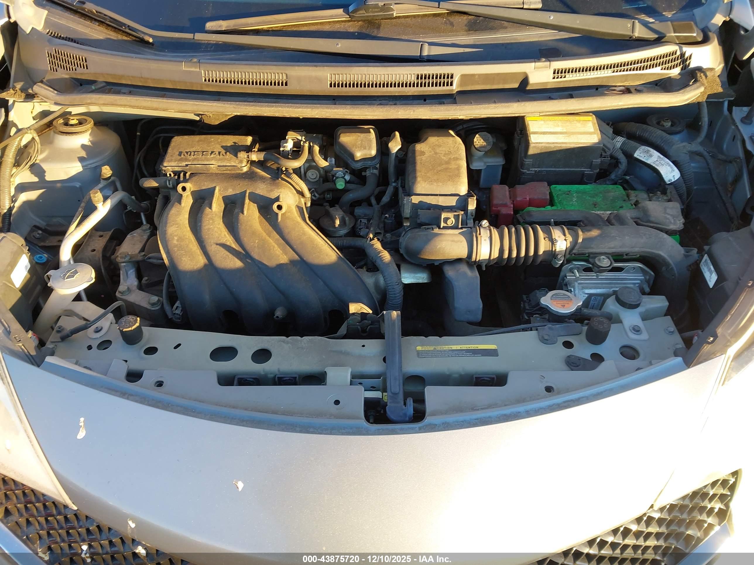 NISSAN VERSA image 10