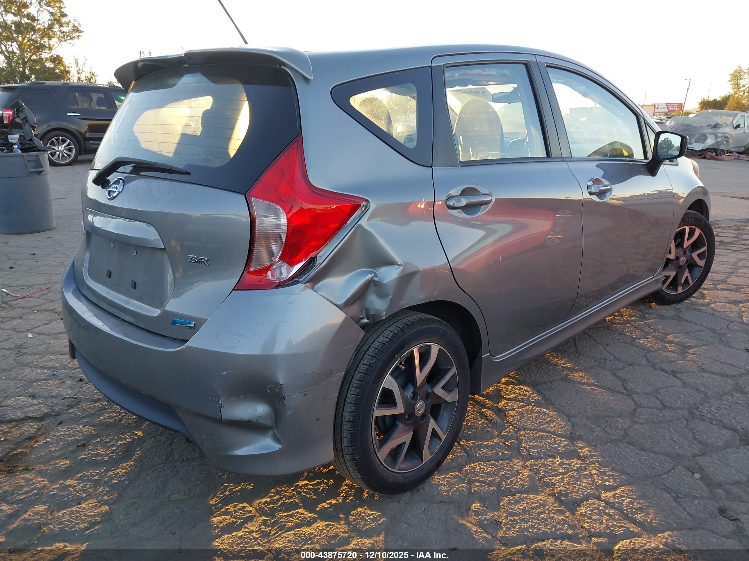 NISSAN VERSA image 4