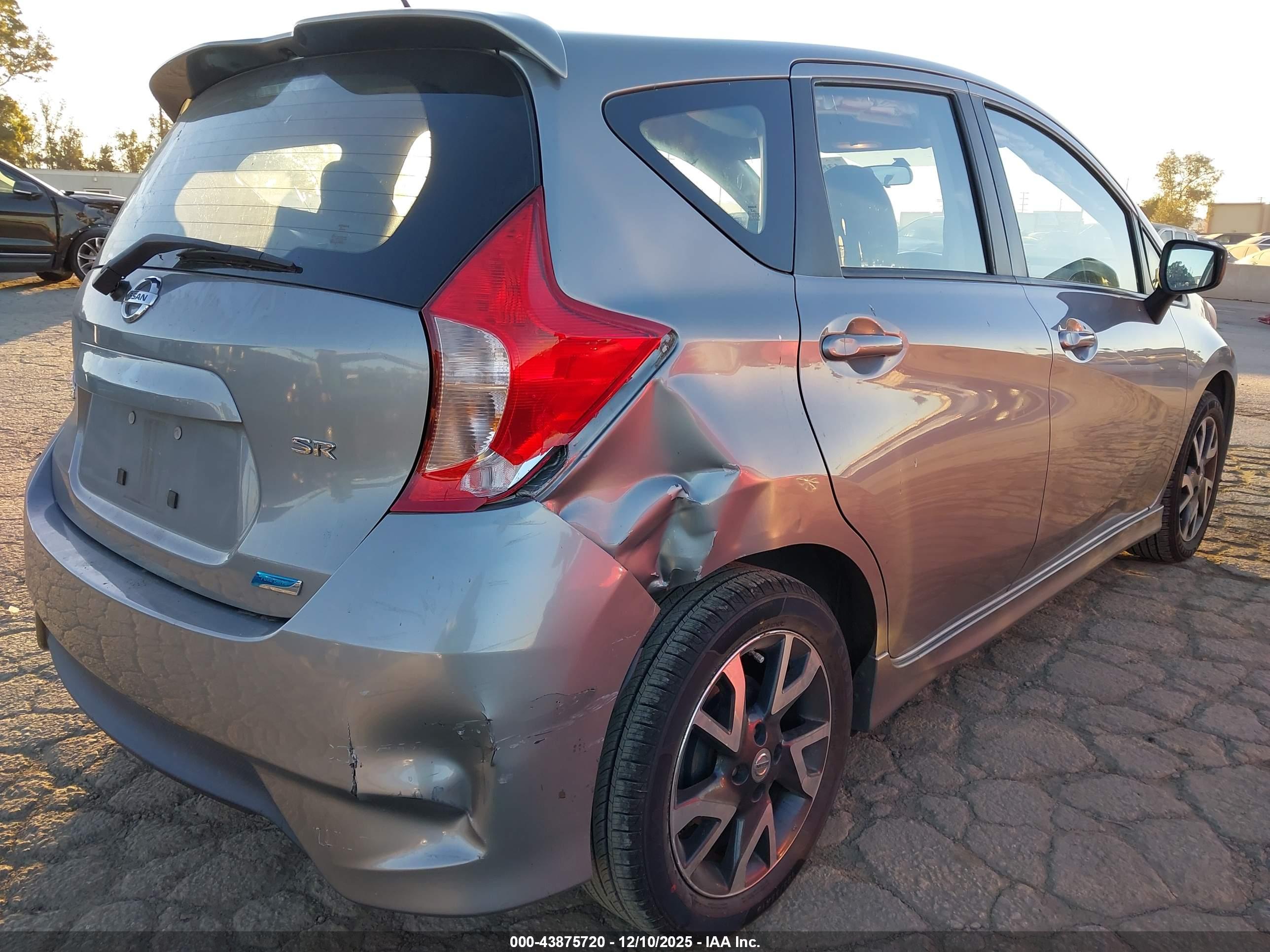 NISSAN VERSA image 6