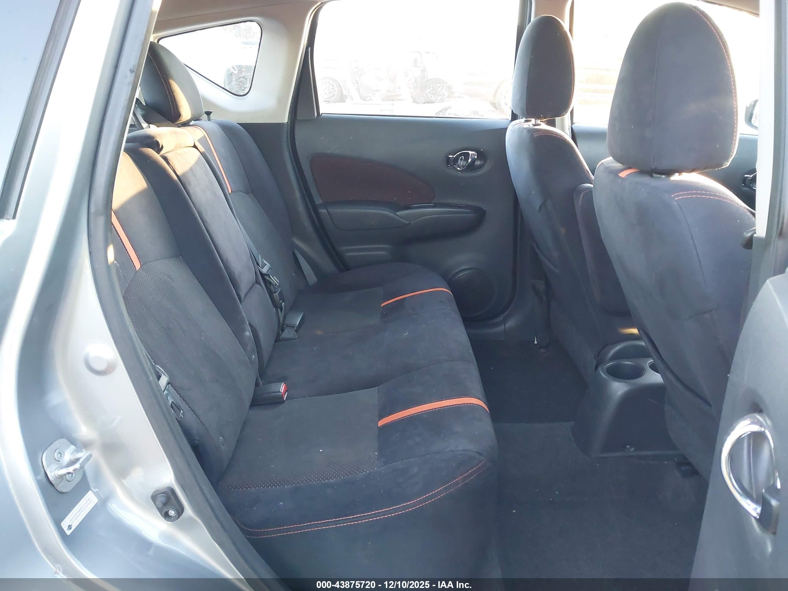 NISSAN VERSA image 8