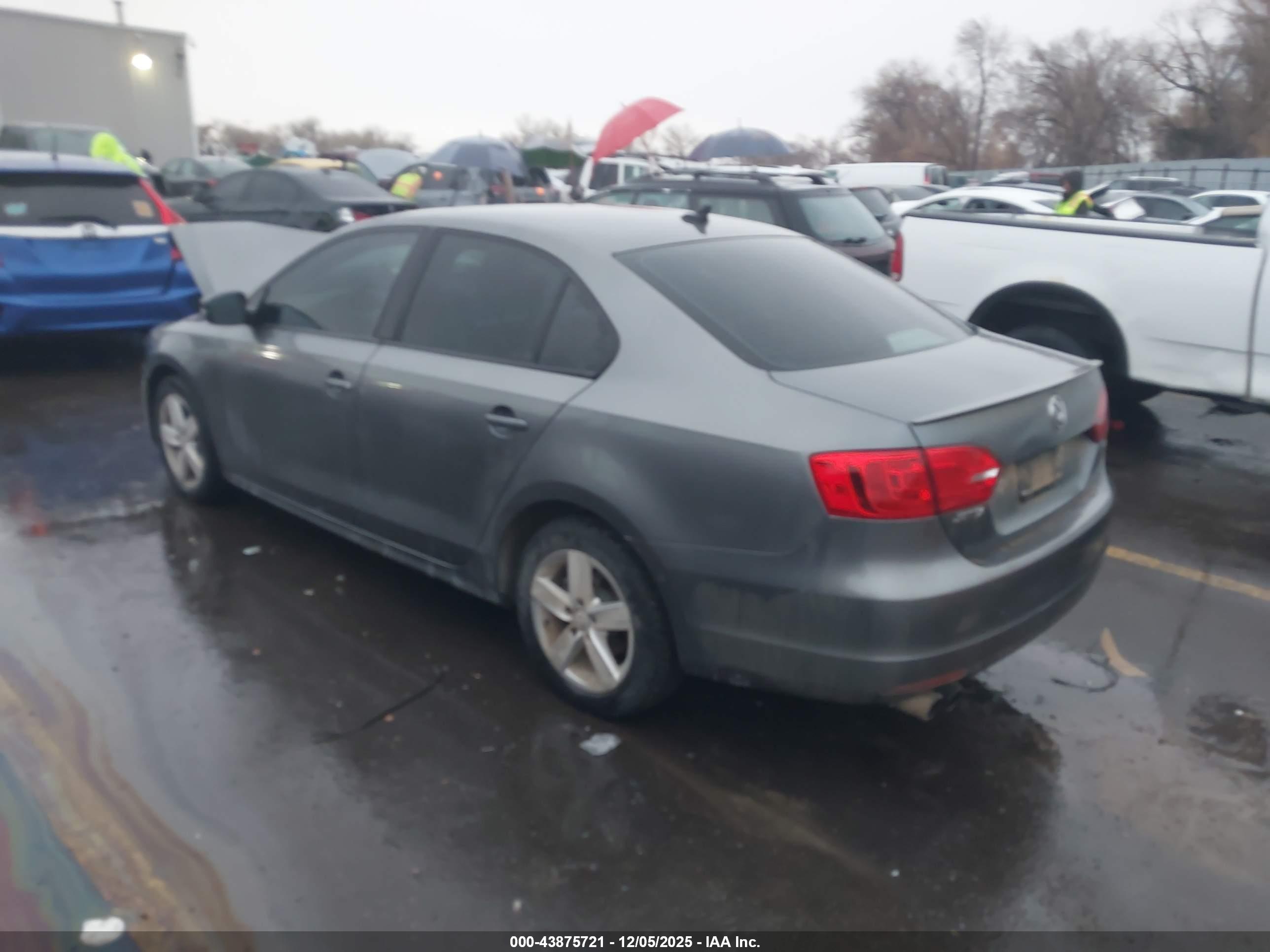 VOLKSWAGEN JETTA image 3