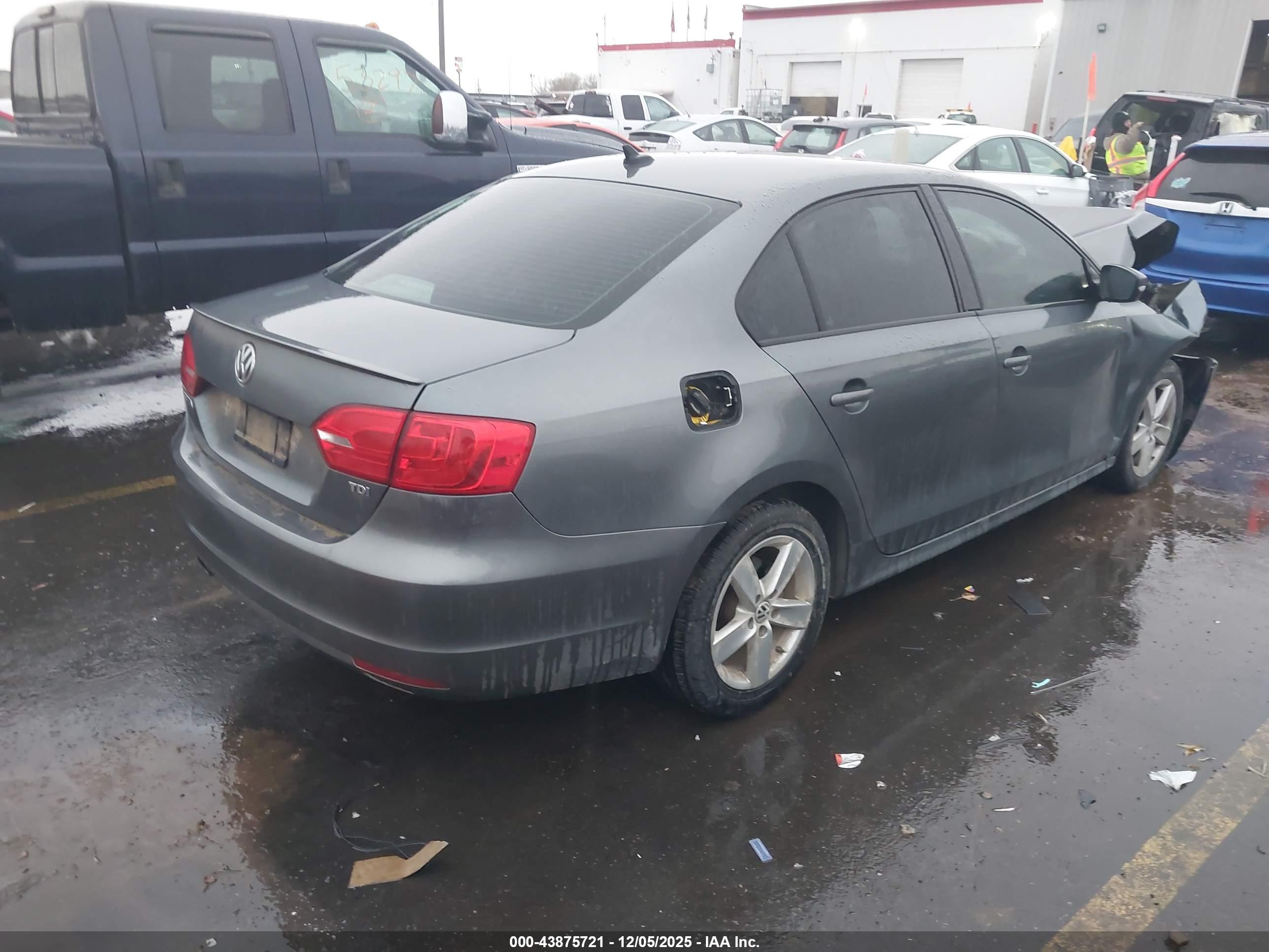 VOLKSWAGEN JETTA image 4