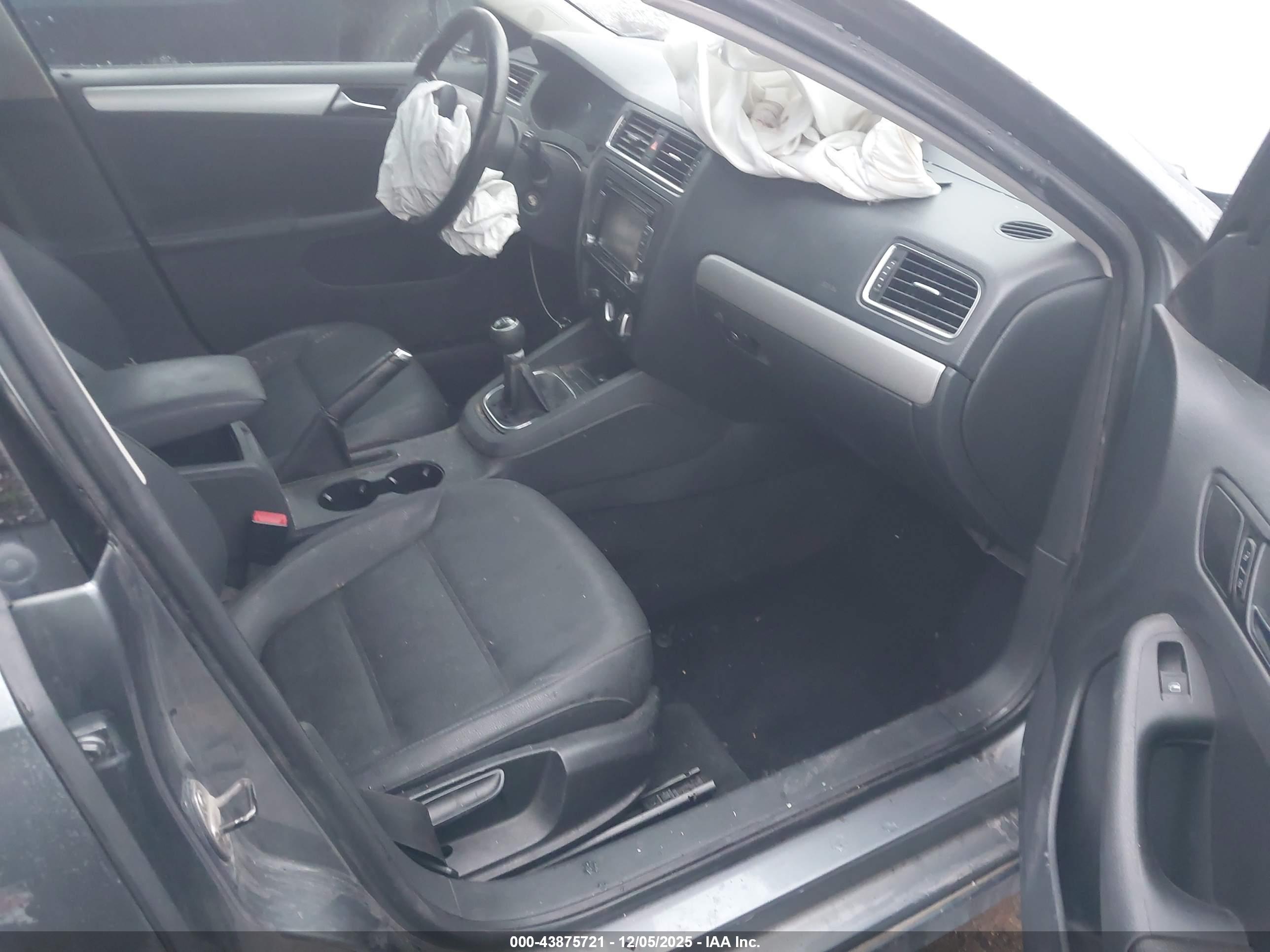 VOLKSWAGEN JETTA image 5