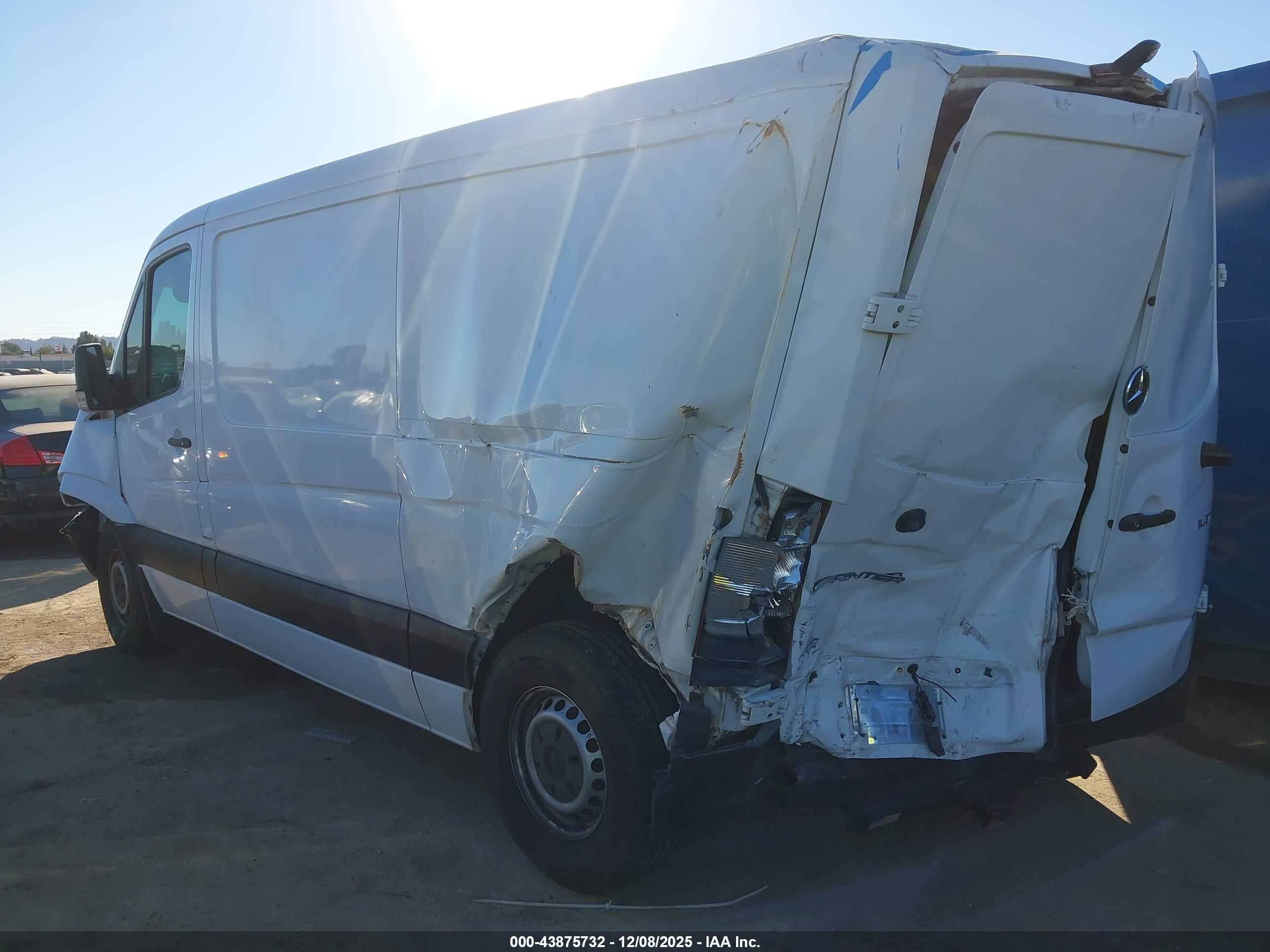MERCEDES-BENZ SPRINTER image 3