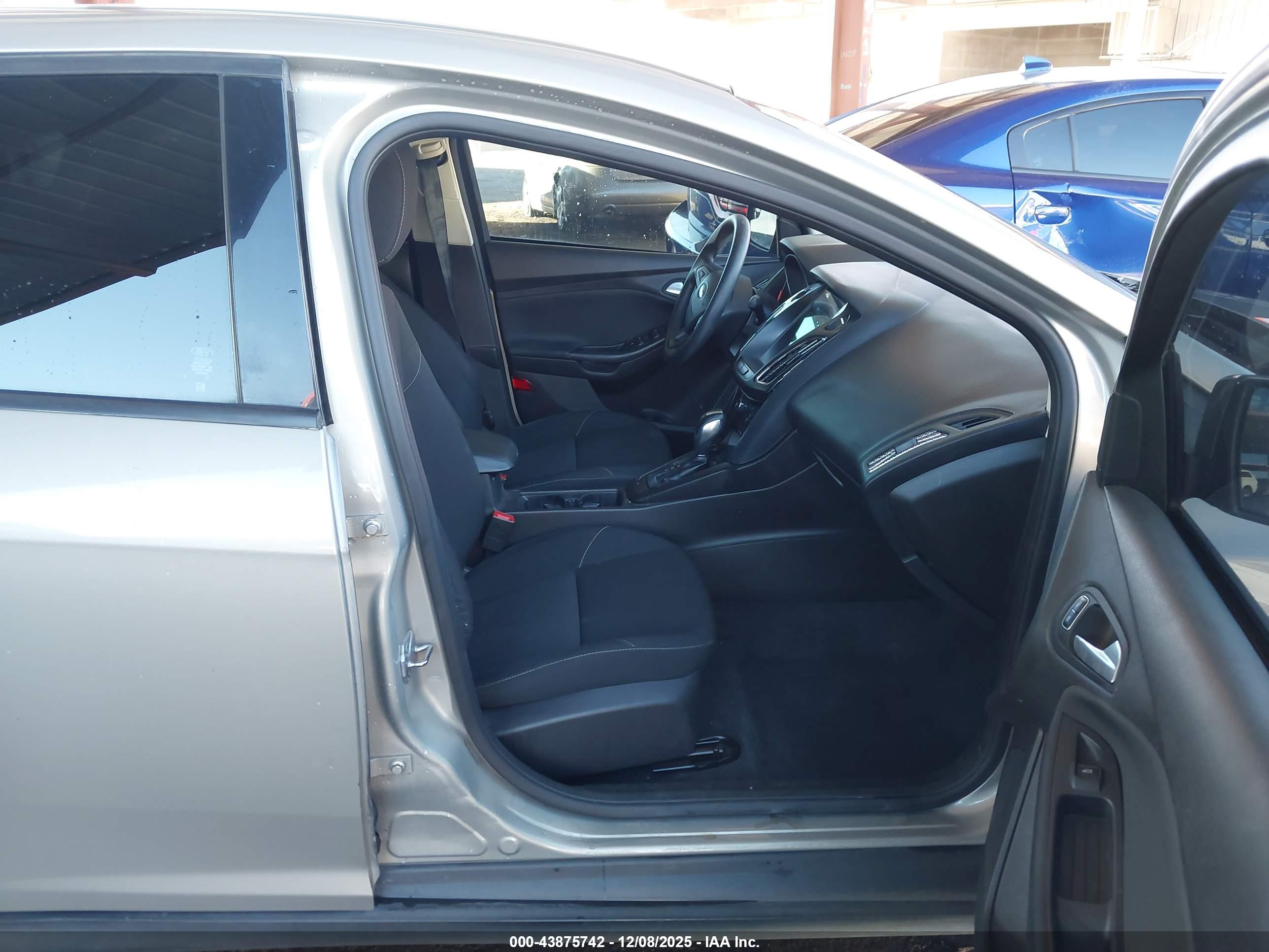 FORD FOCUS image 5