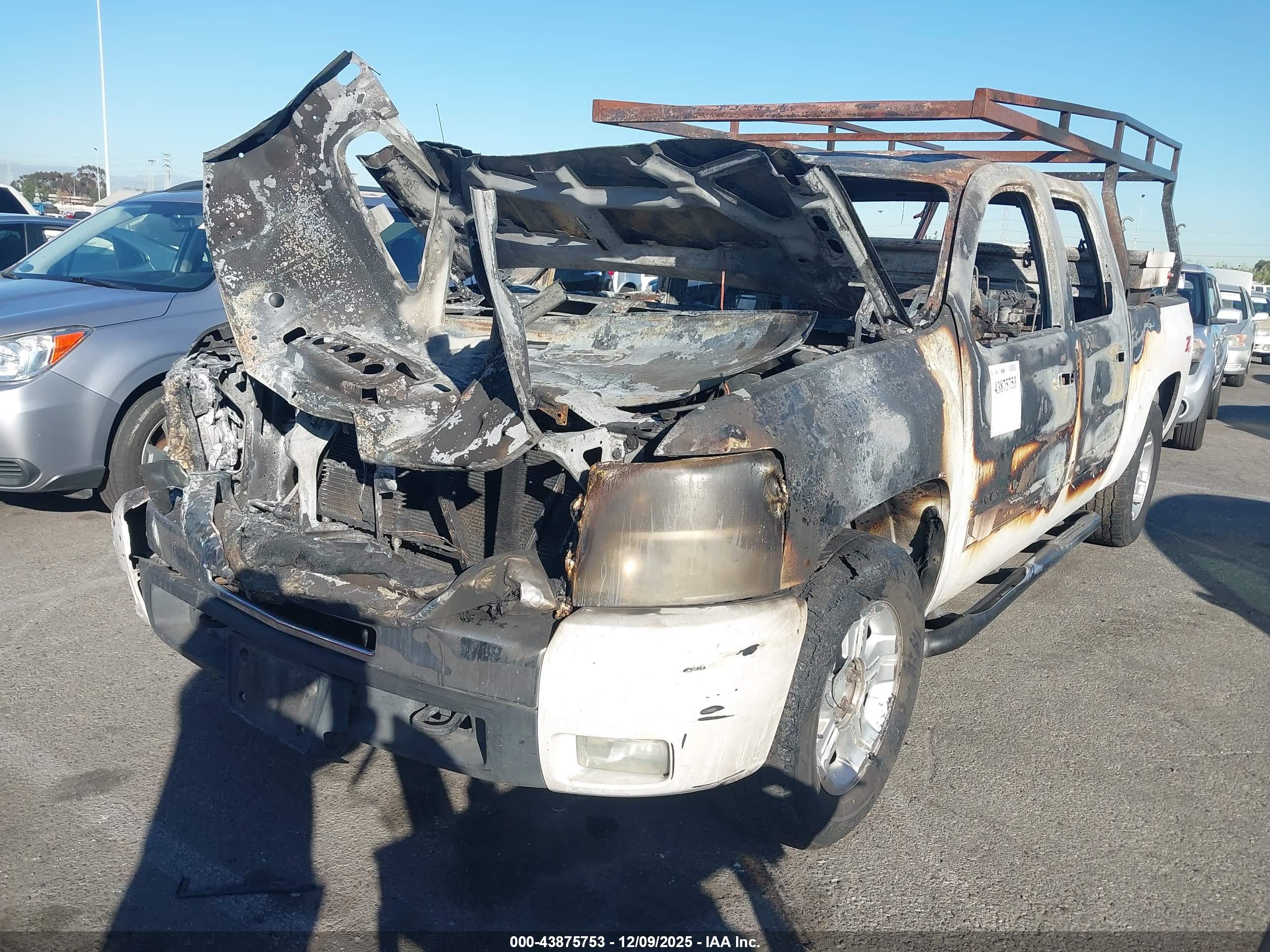 CHEVROLET SILVERADO image 2
