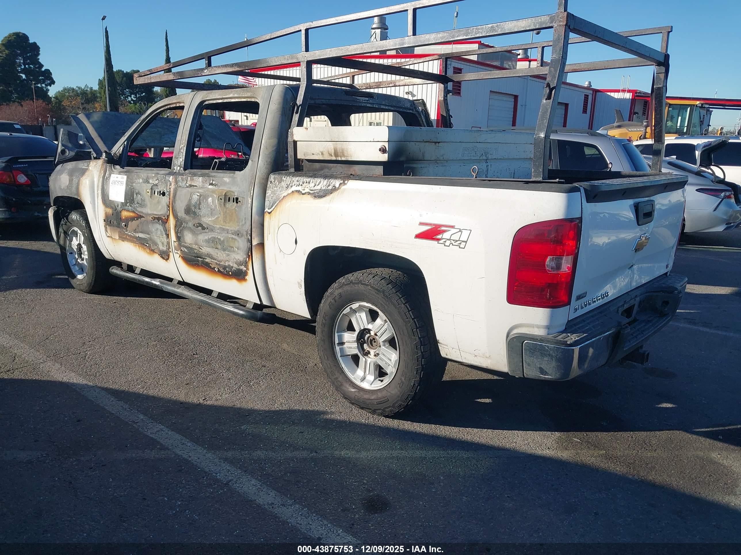 CHEVROLET SILVERADO image 3