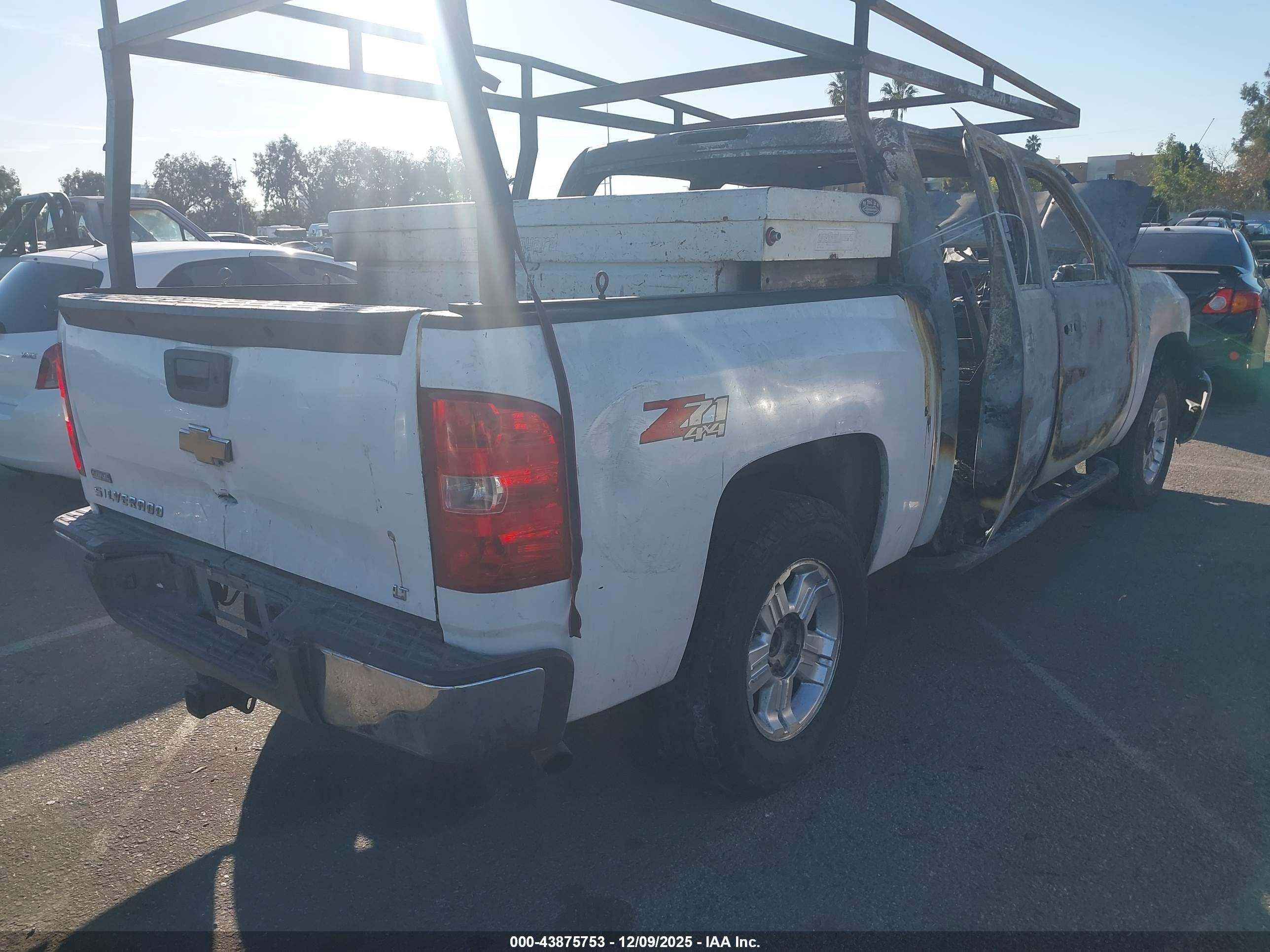 CHEVROLET SILVERADO image 4