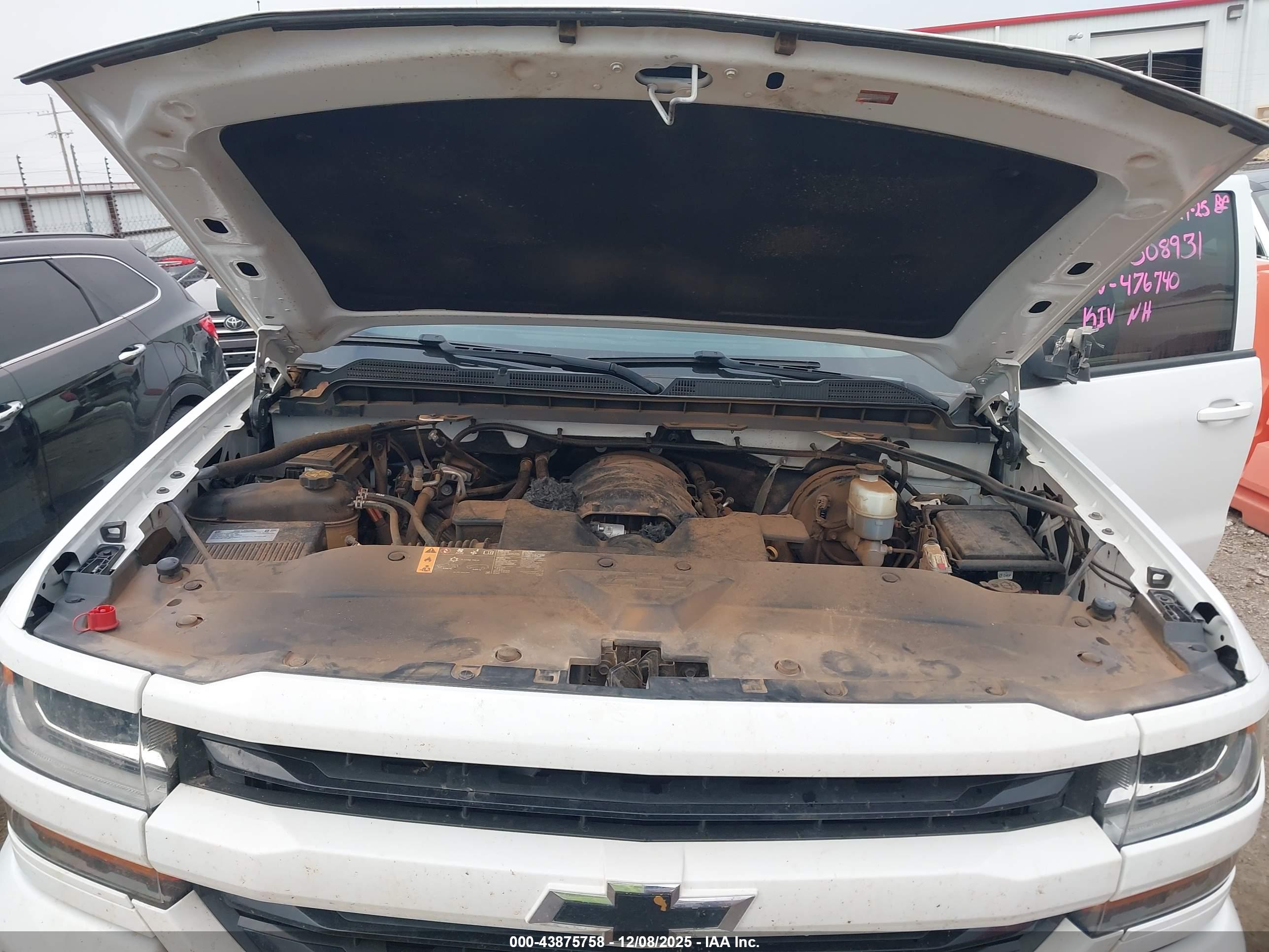 CHEVROLET SILVERADO image 10