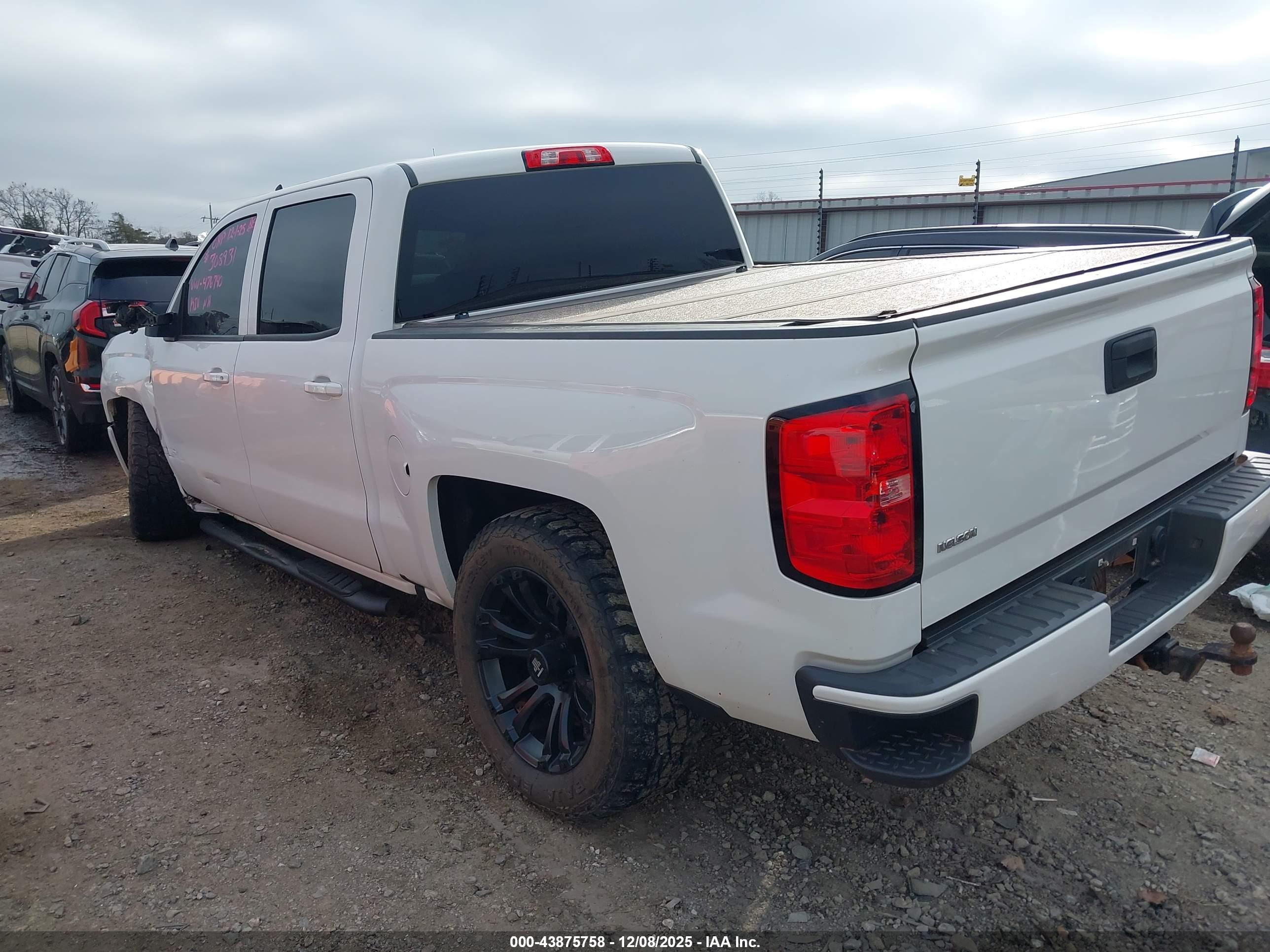 CHEVROLET SILVERADO image 3