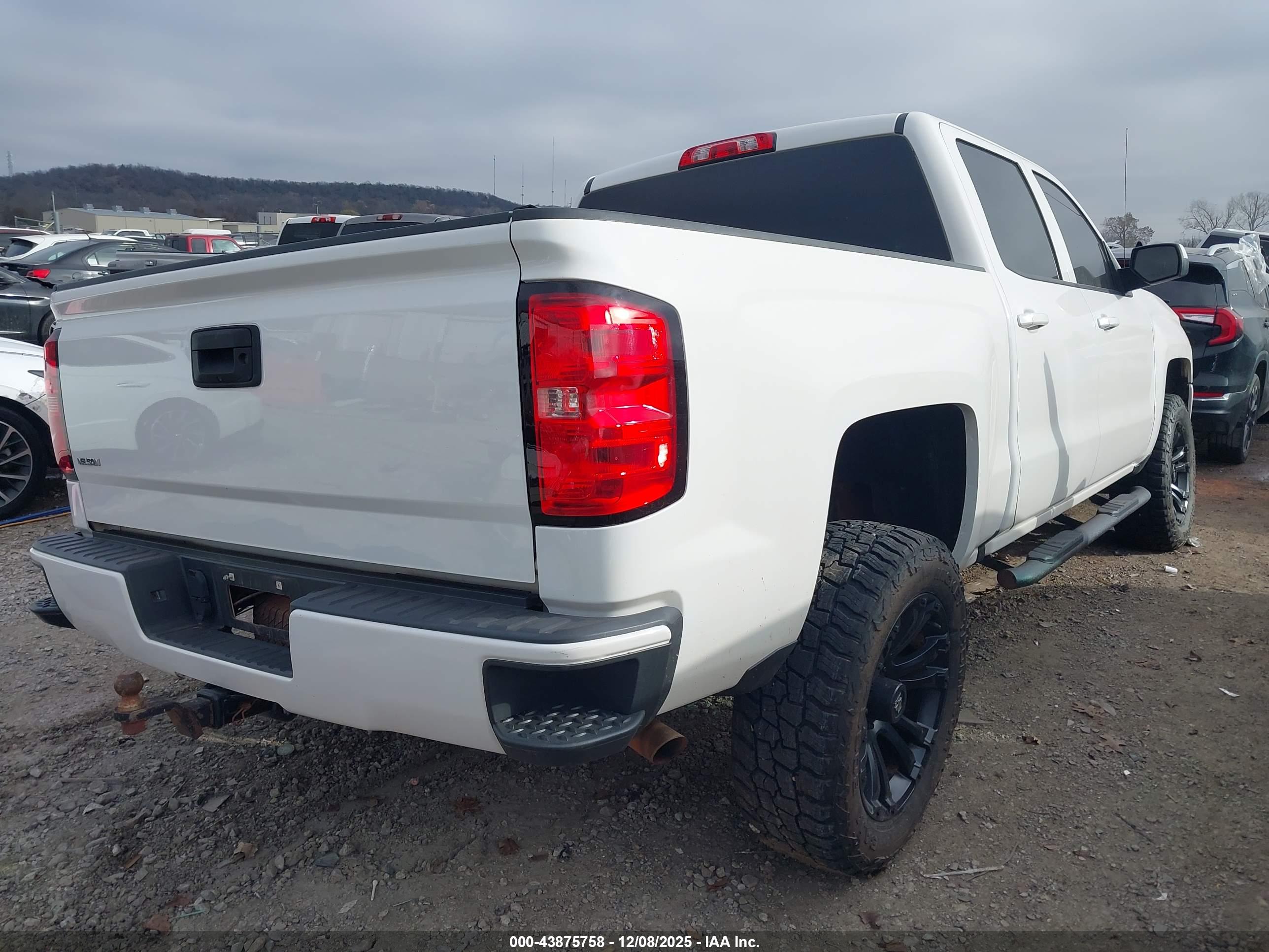 CHEVROLET SILVERADO image 4