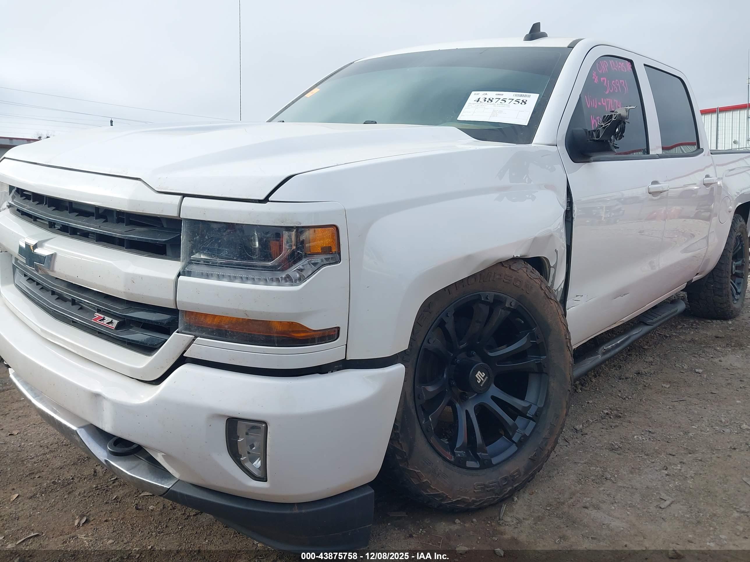 CHEVROLET SILVERADO image 6