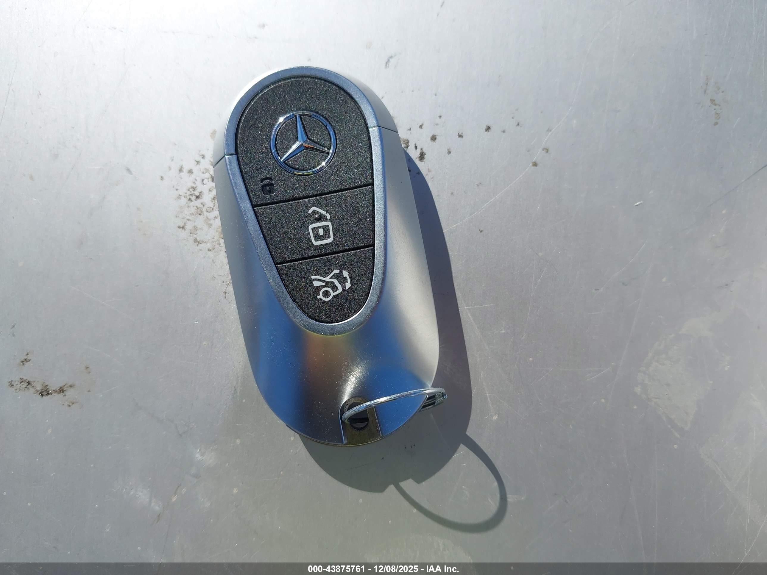 MERCEDES-BENZ GLC image 11