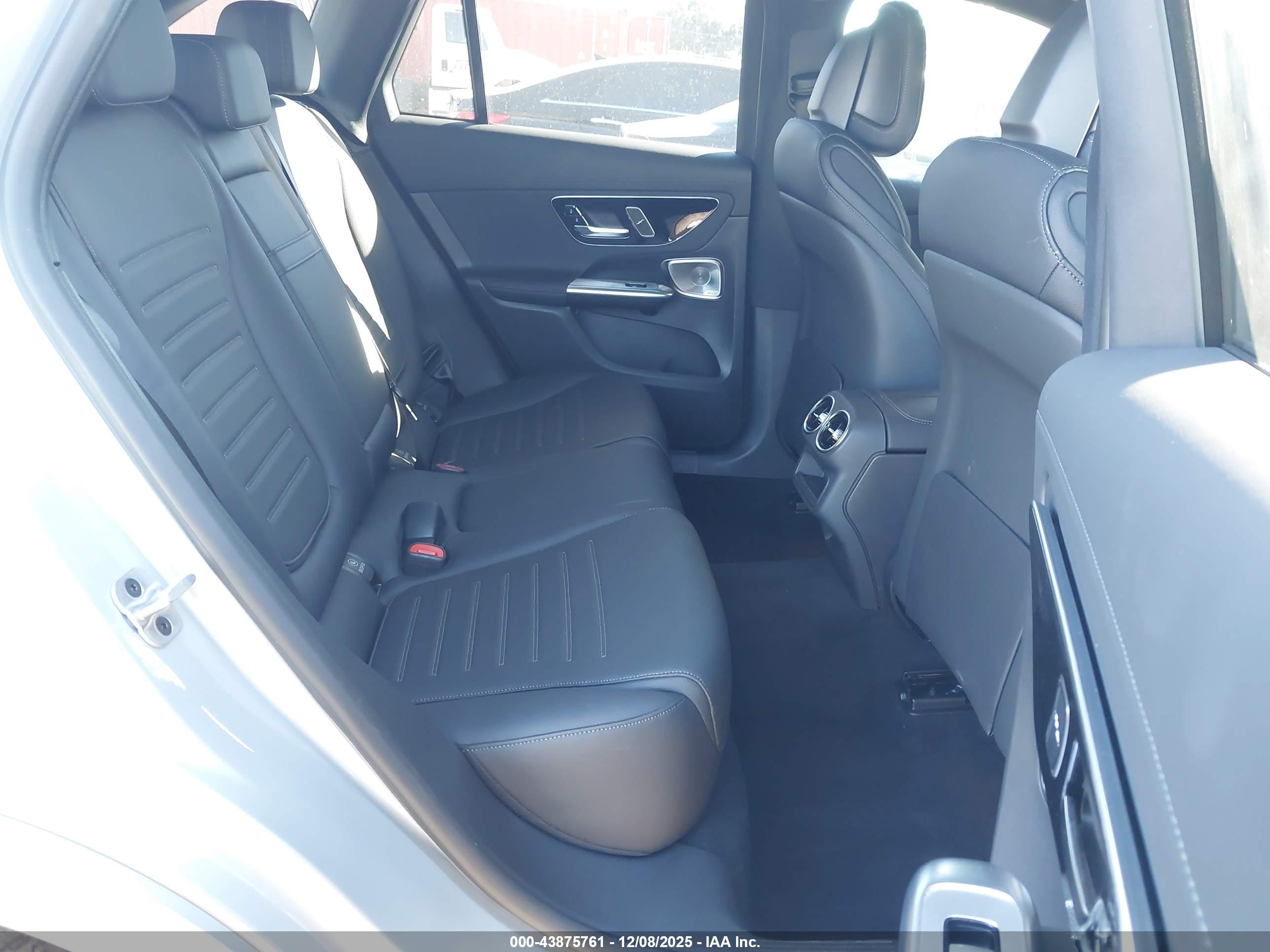 MERCEDES-BENZ GLC image 8
