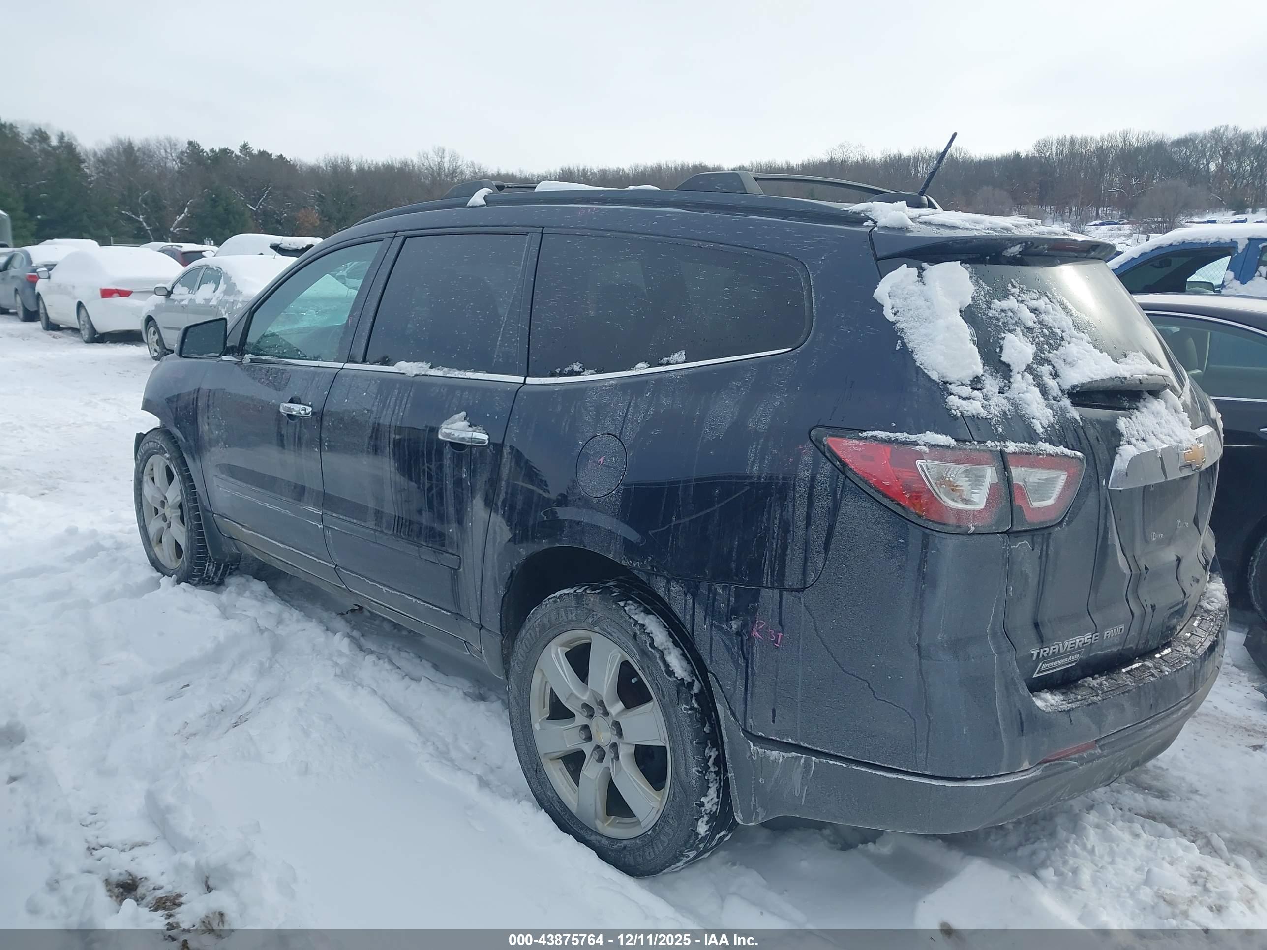 CHEVROLET TRAVERSE image 3