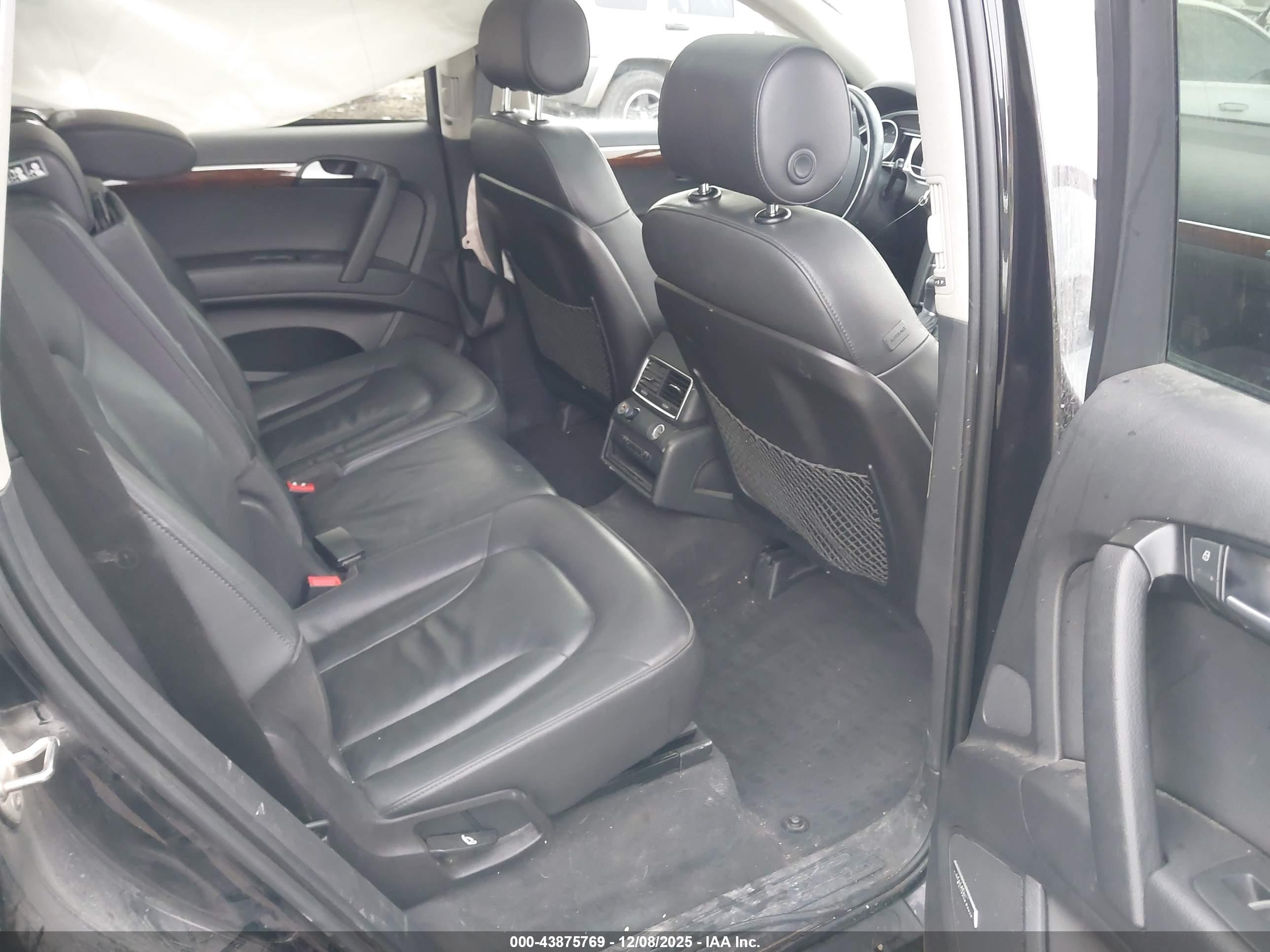 AUDI Q7 image 8