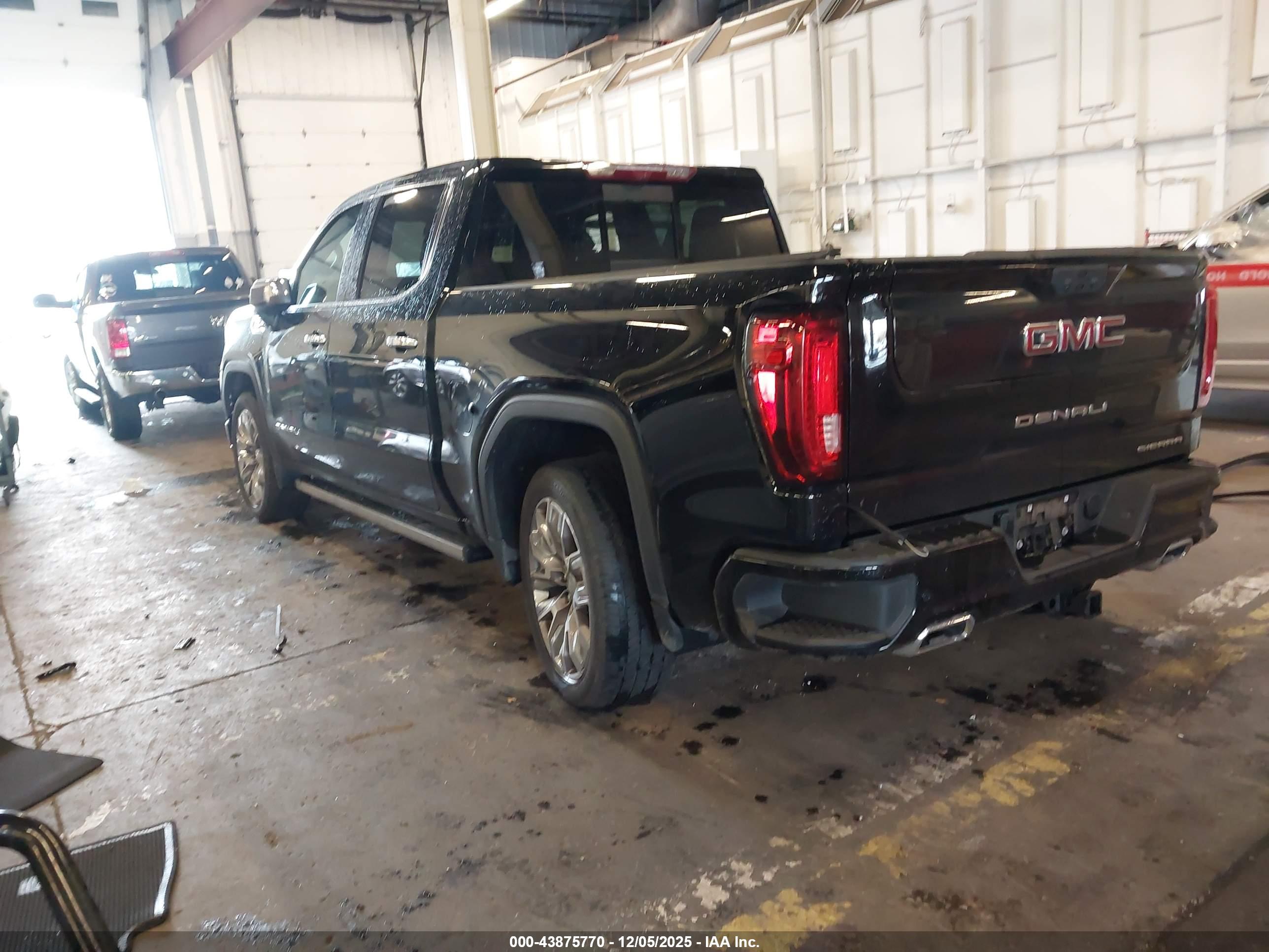 GMC SIERRA image 3