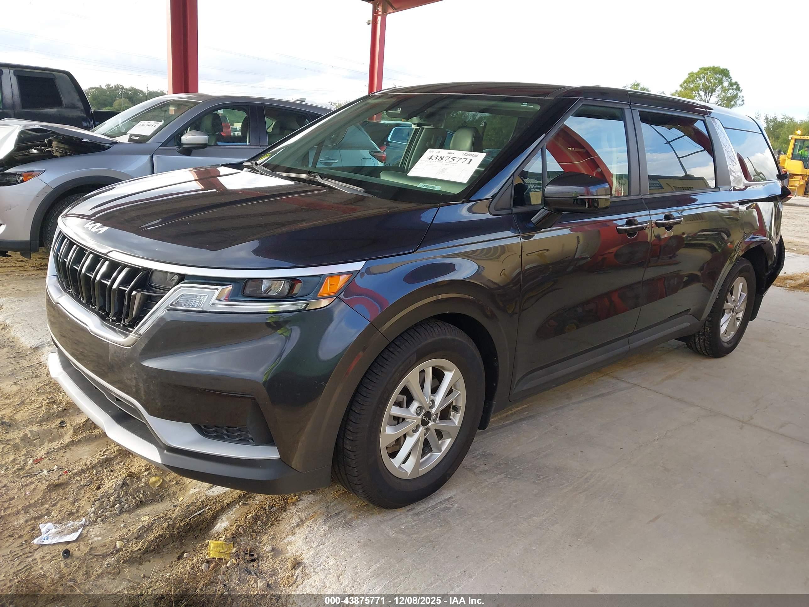 KIA CARNIVAL image 2