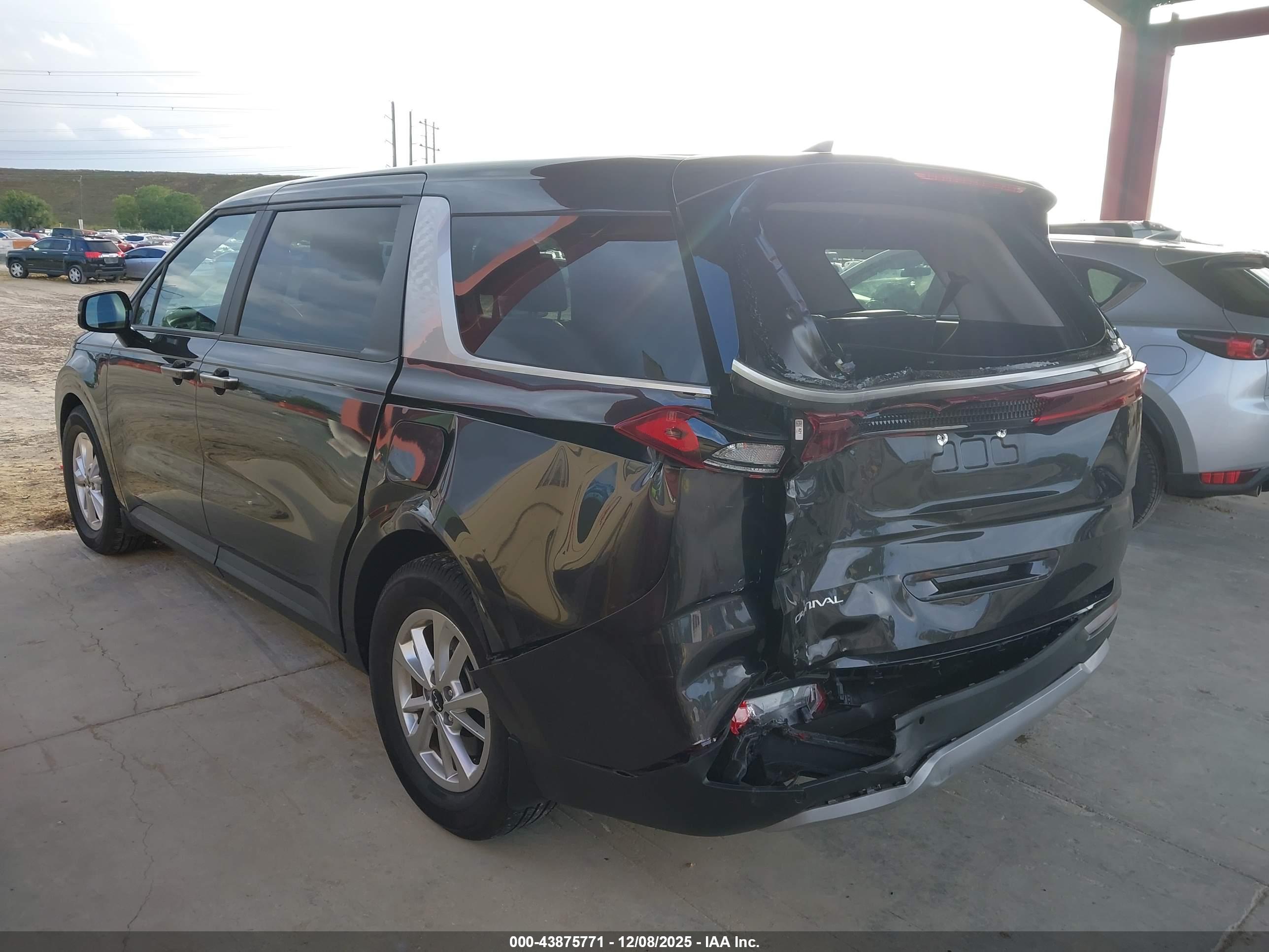 KIA CARNIVAL image 3