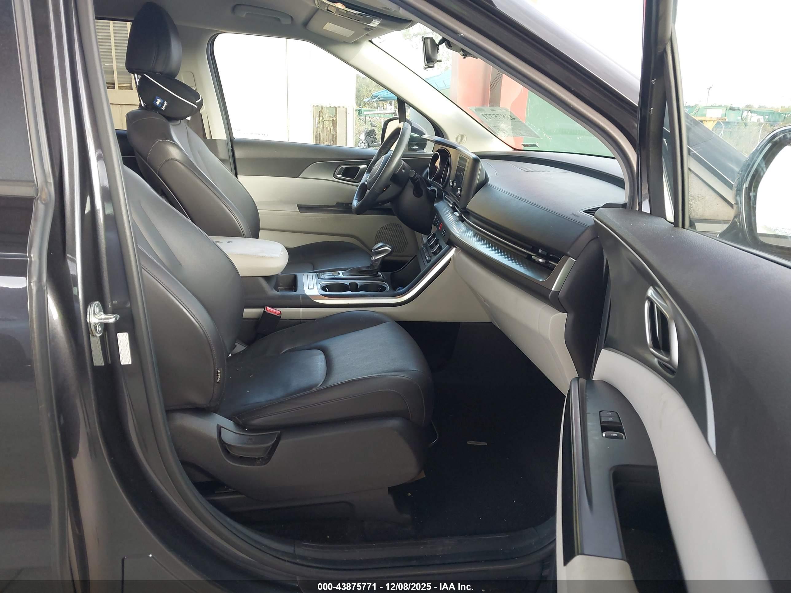 KIA CARNIVAL image 5