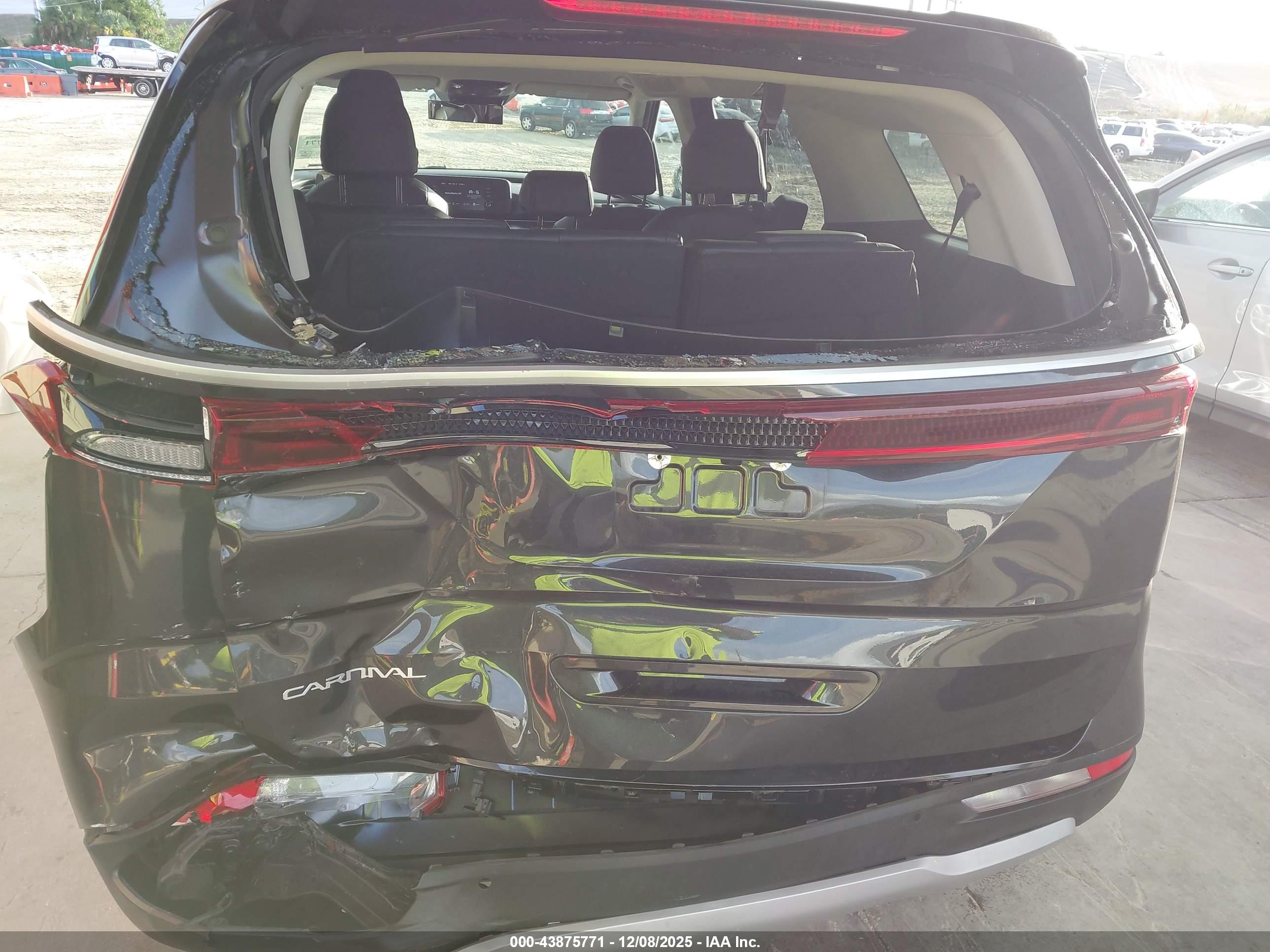 KIA CARNIVAL image 6