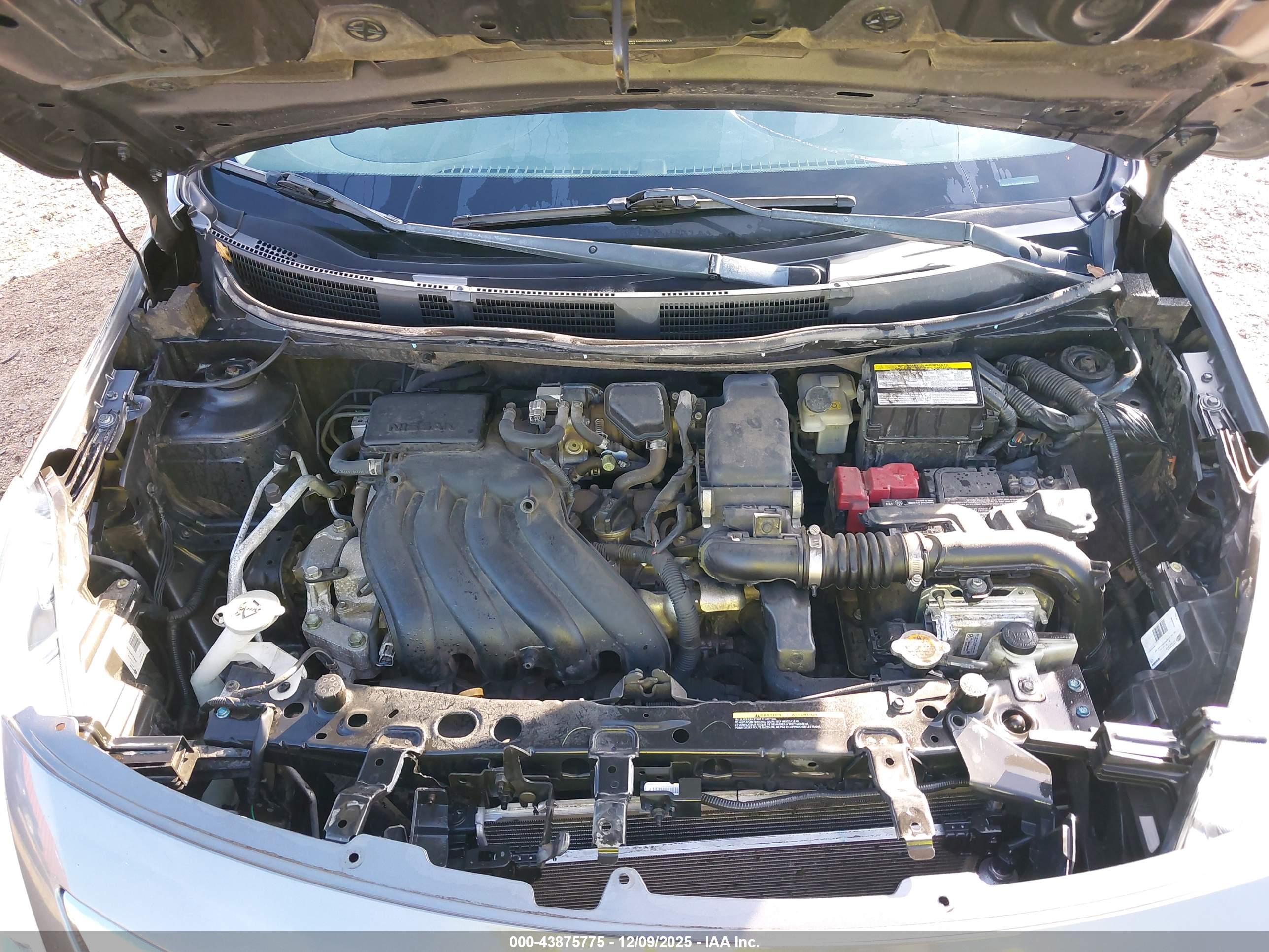 NISSAN VERSA image 10