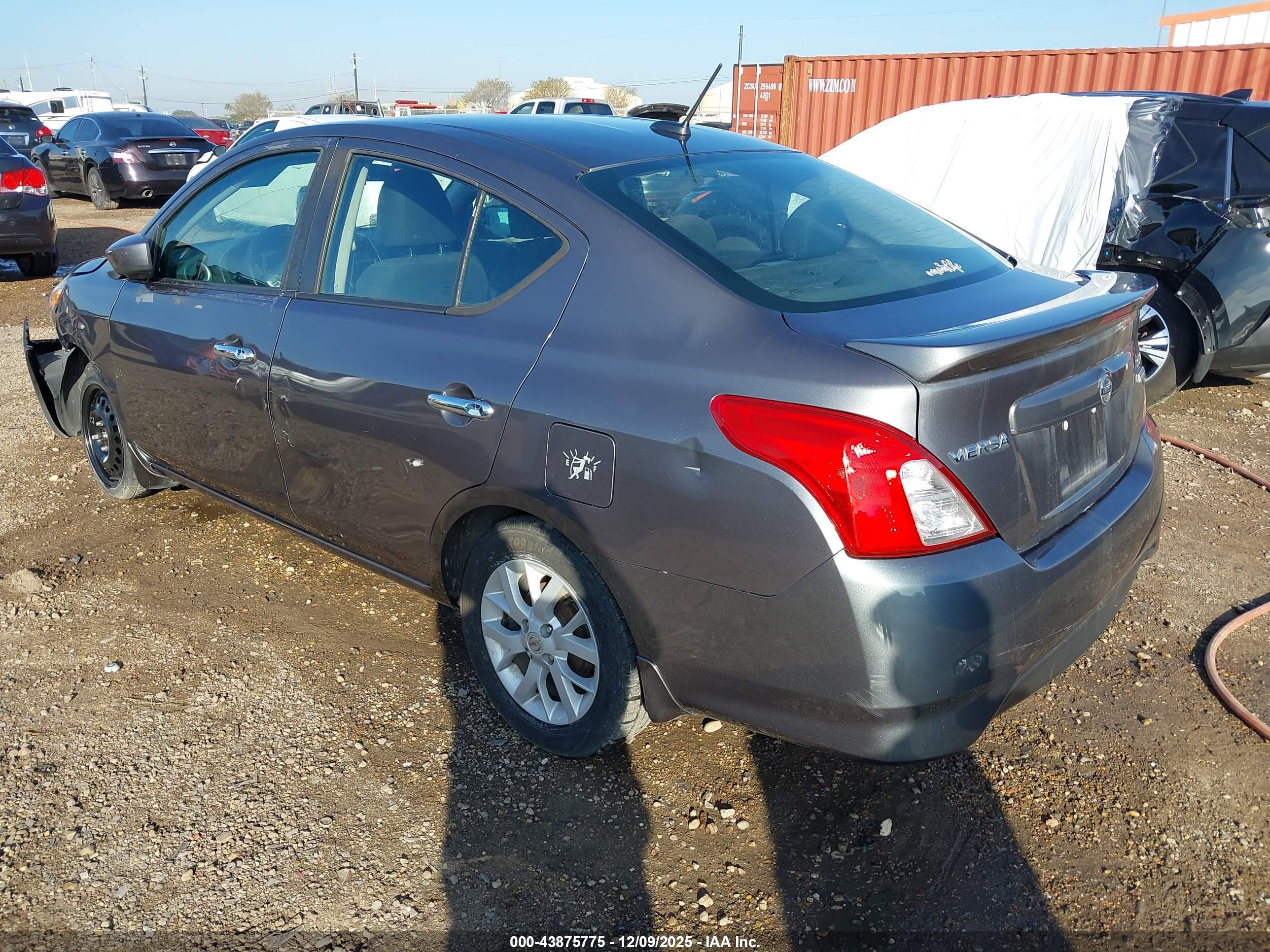 NISSAN VERSA image 3
