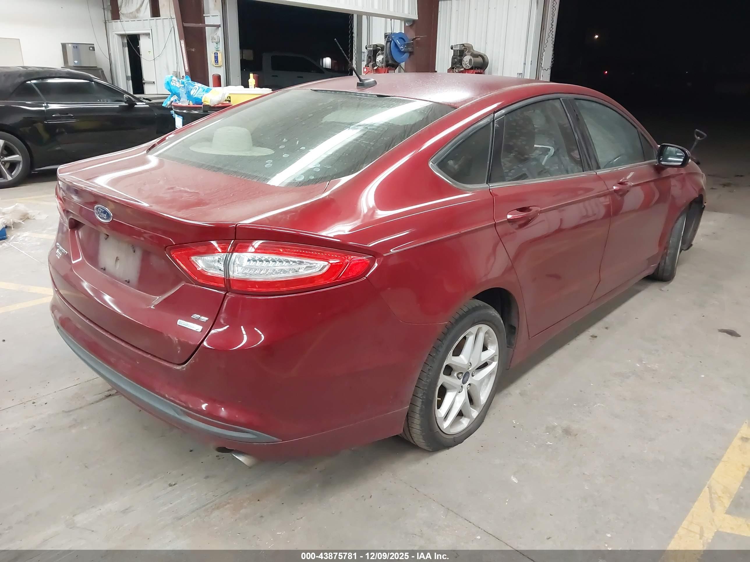 FORD FUSION image 4