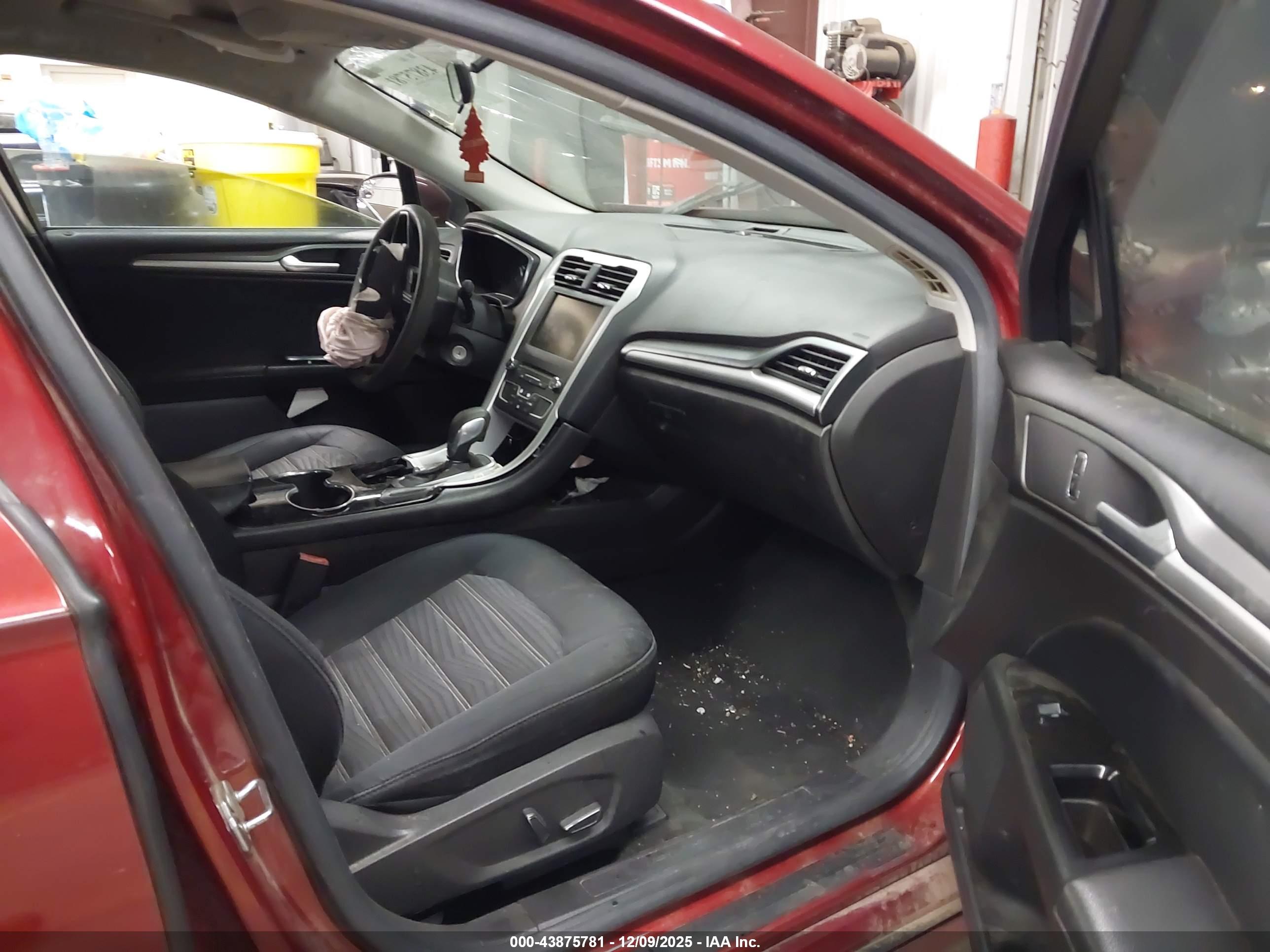 FORD FUSION image 5