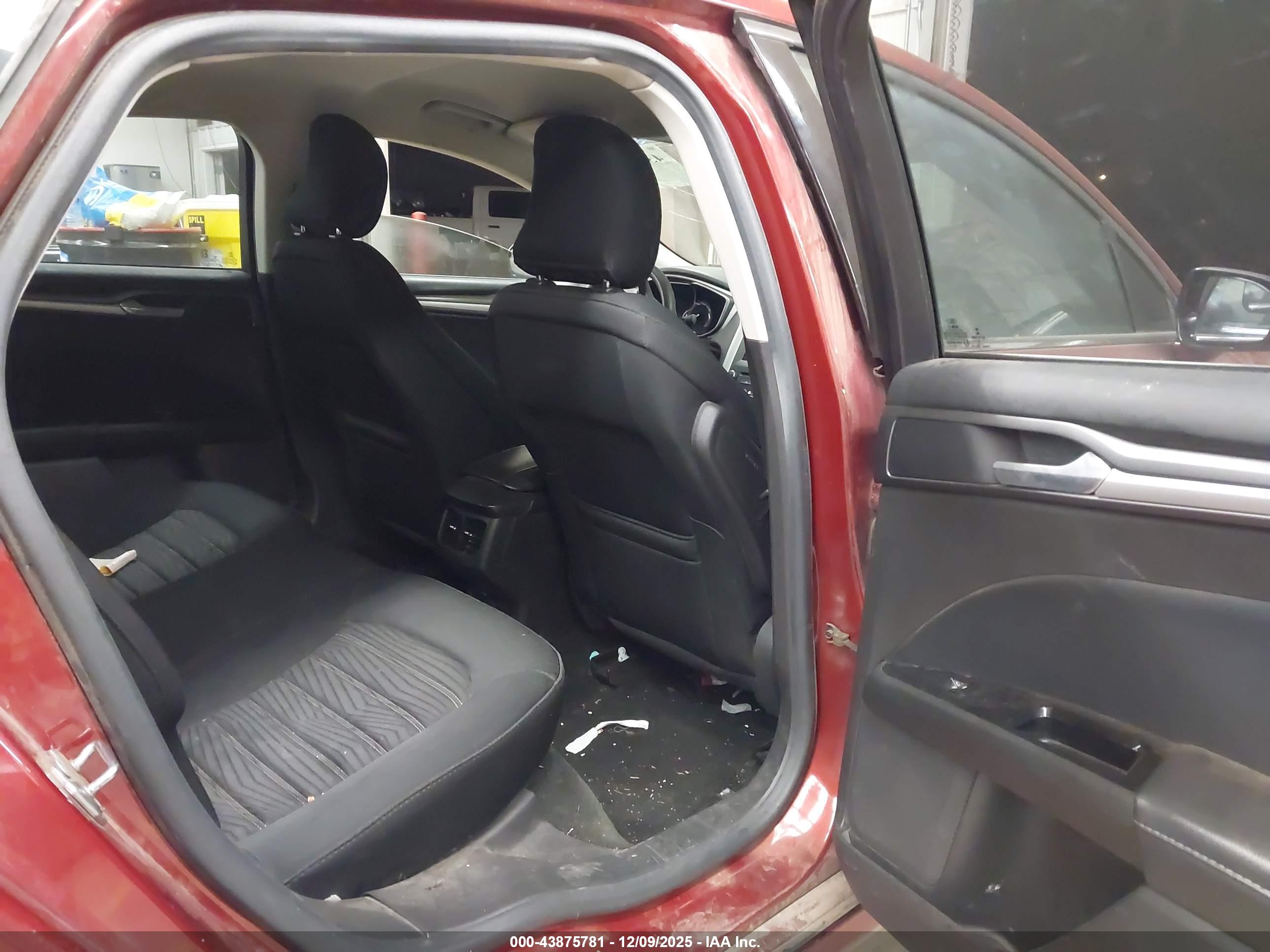 FORD FUSION image 8