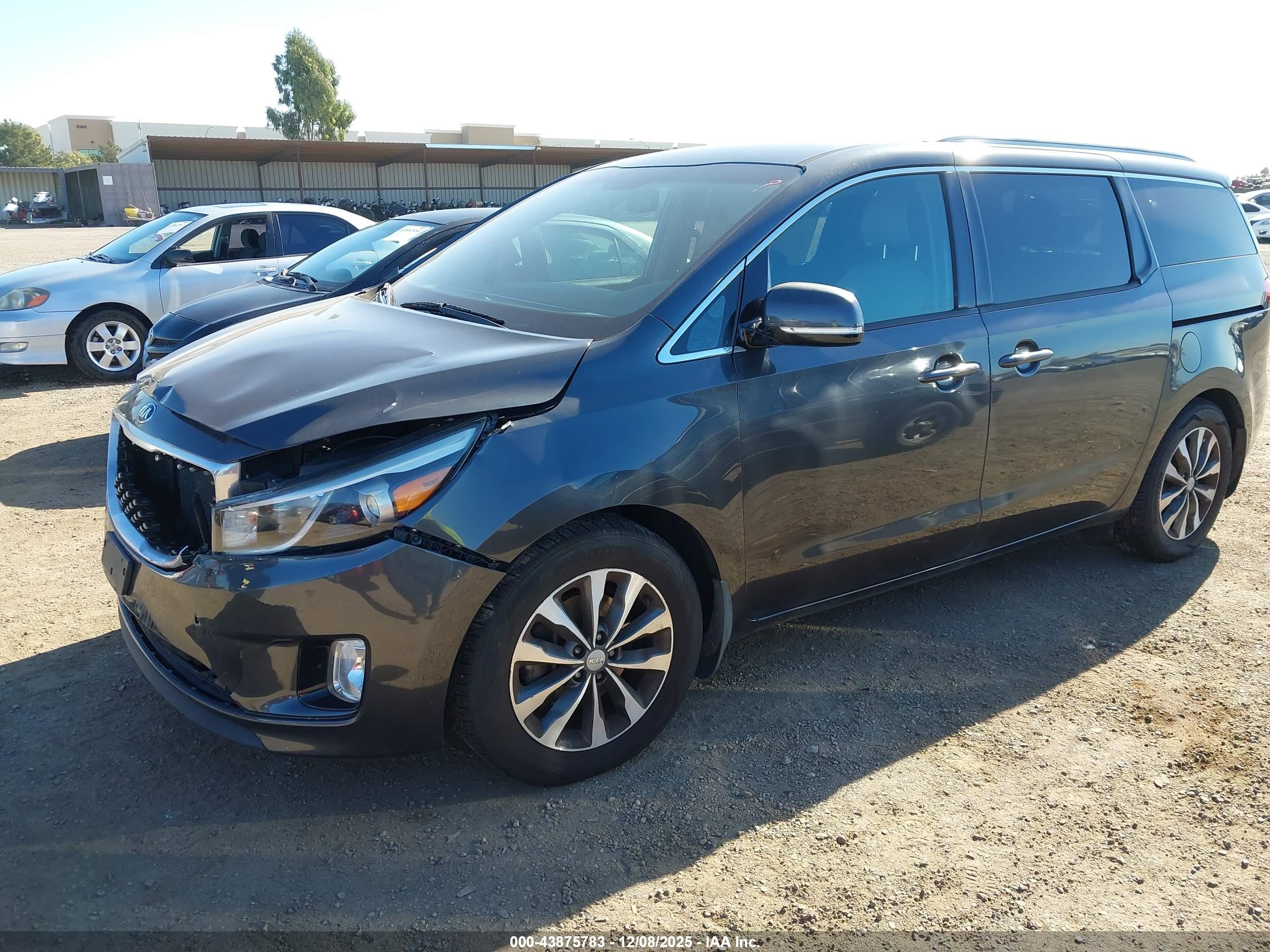 KIA SEDONA image 2