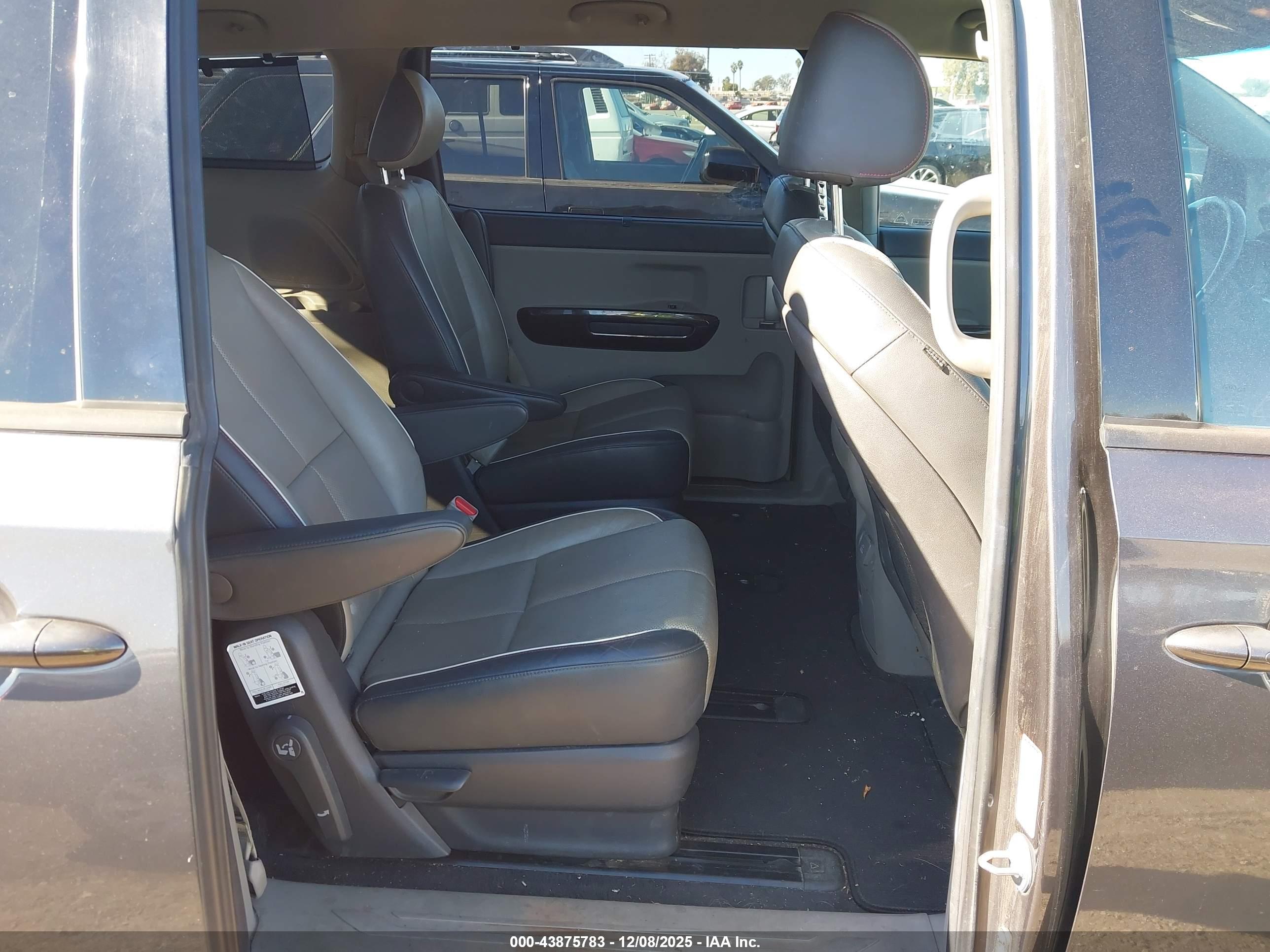 KIA SEDONA image 8