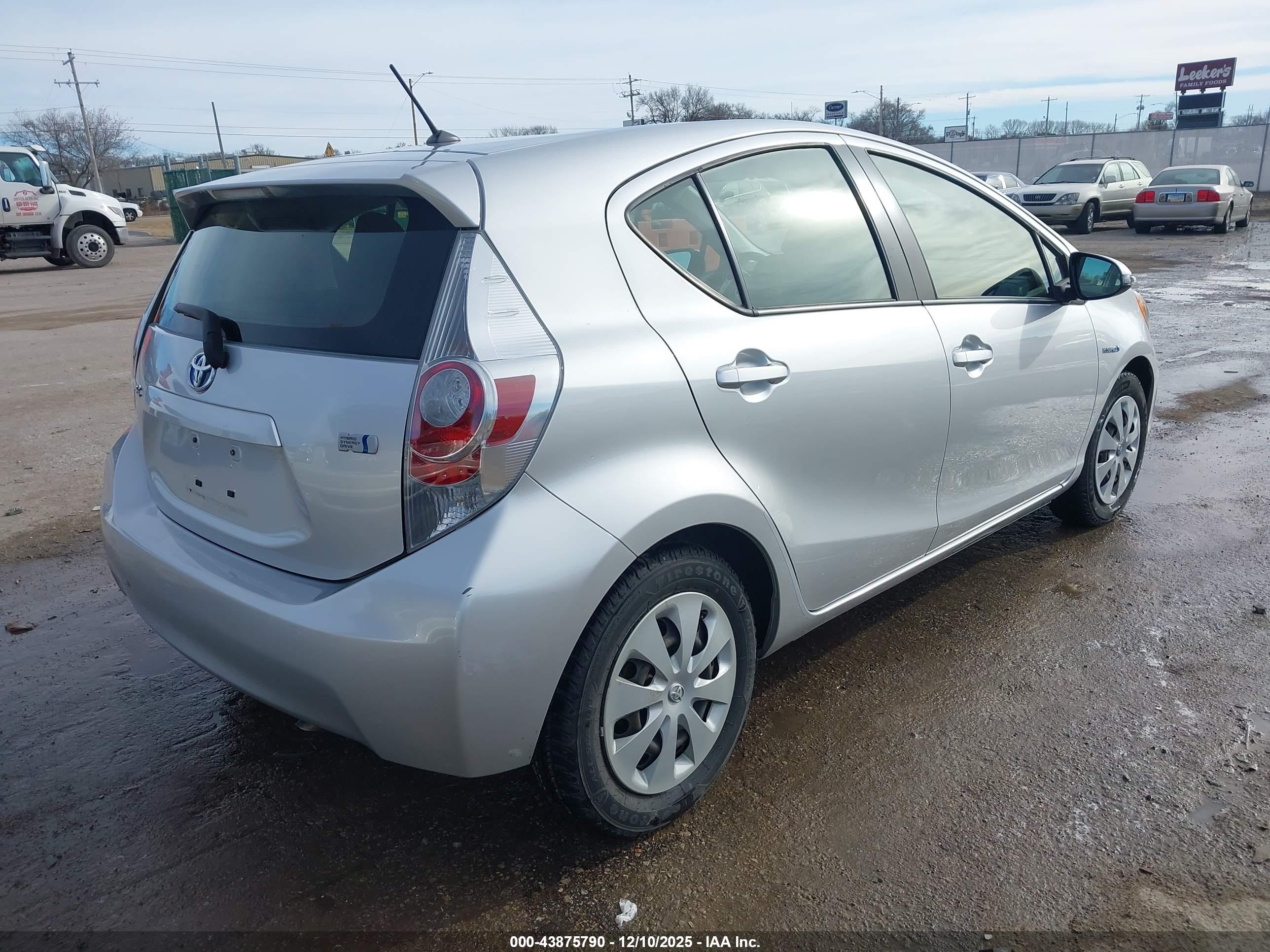 TOYOTA PRIUS image 4