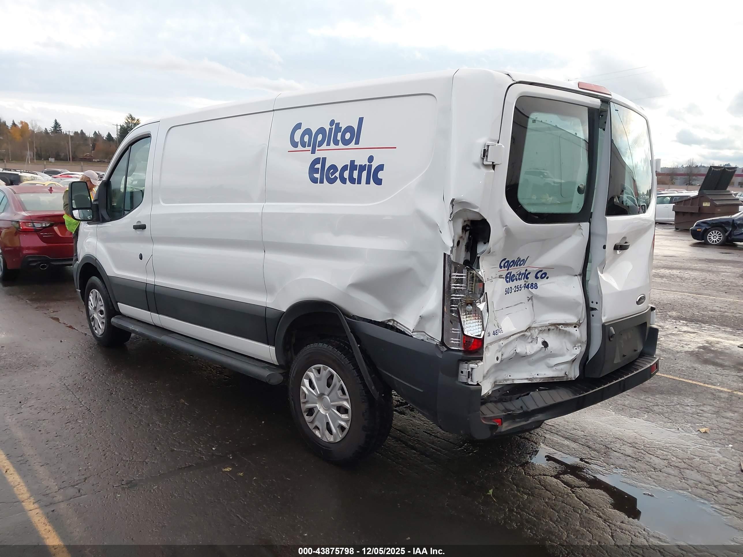 FORD TRANSIT-250 image 3