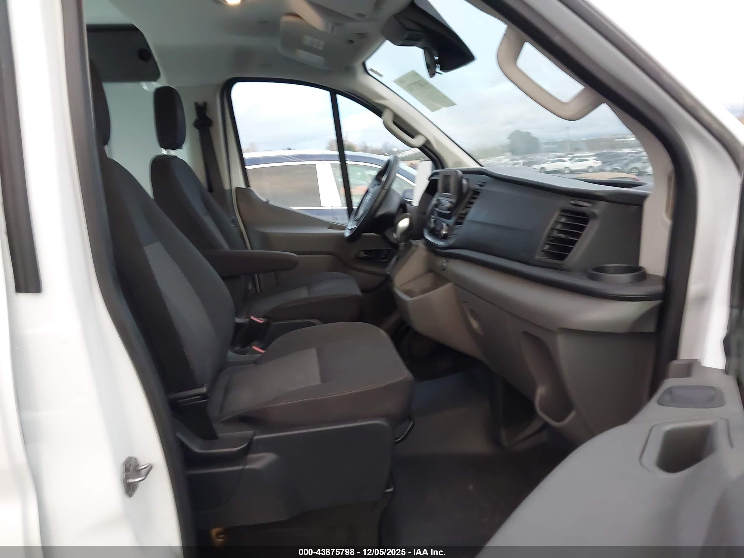 FORD TRANSIT-250 image 5