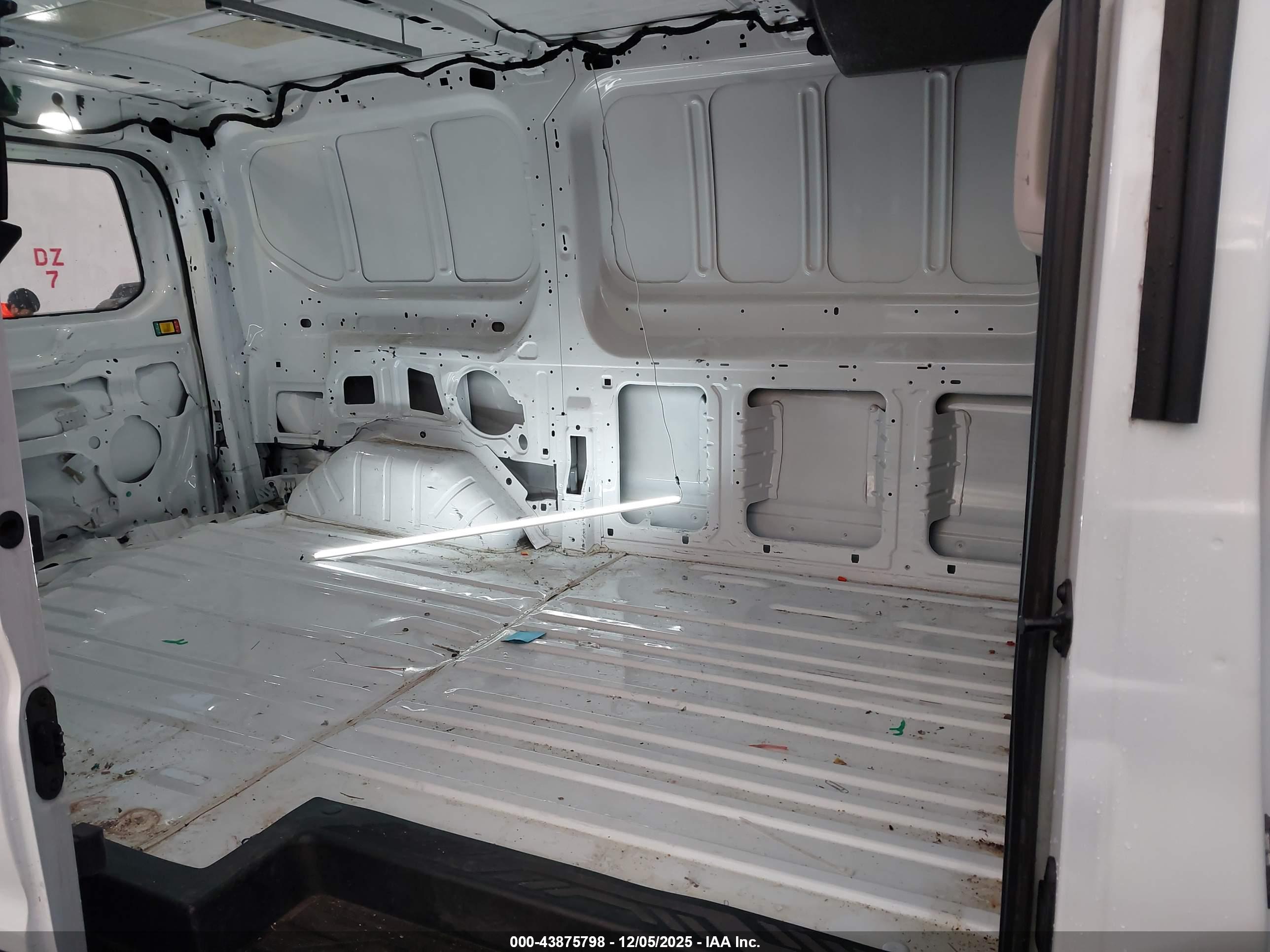 FORD TRANSIT-250 image 8