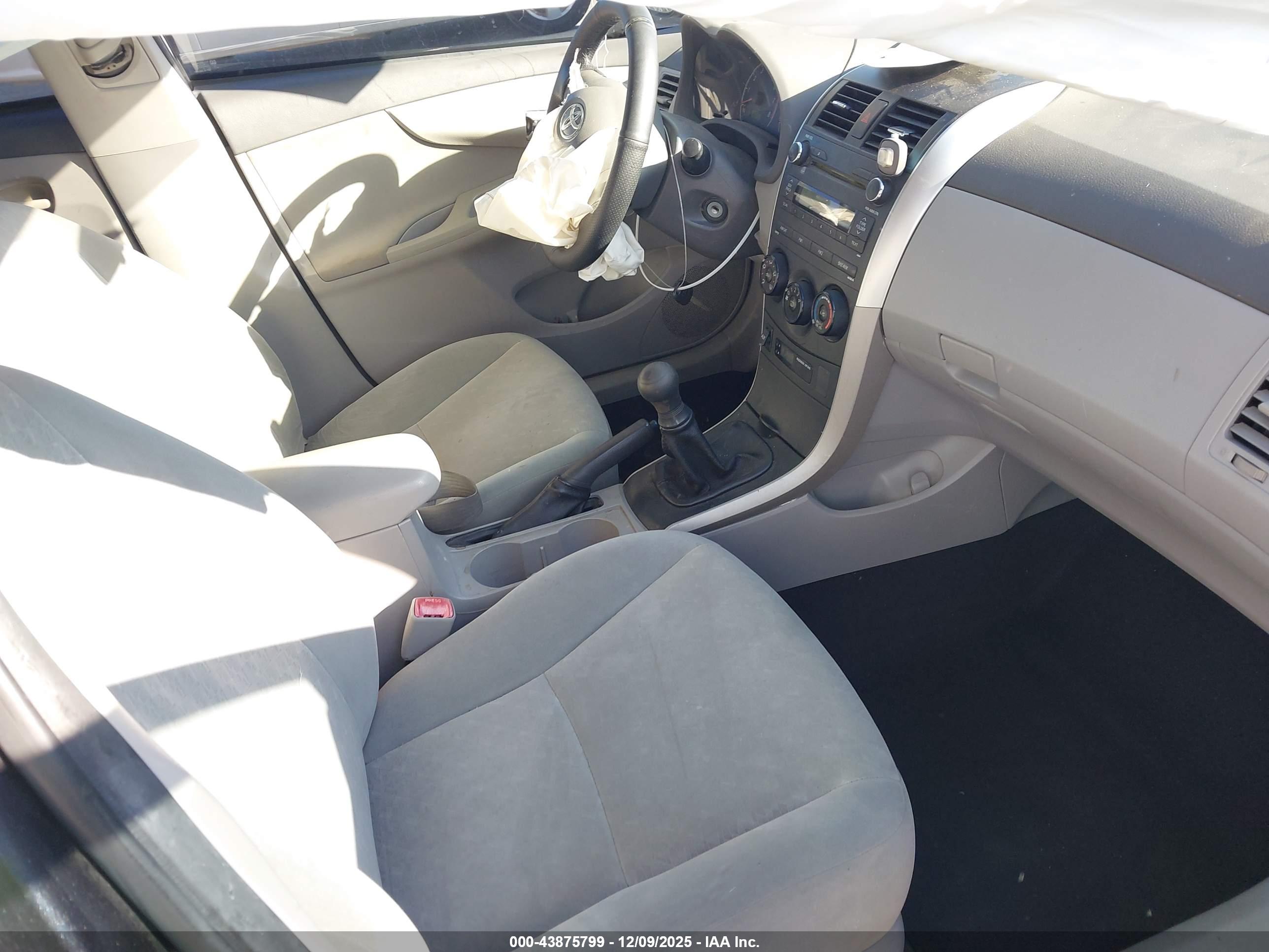 TOYOTA COROLLA image 5