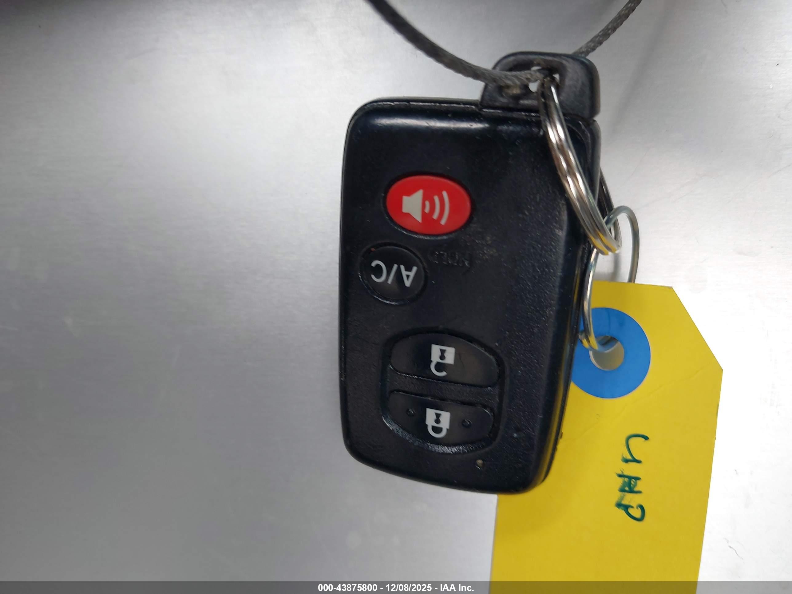 TOYOTA PRIUS image 11