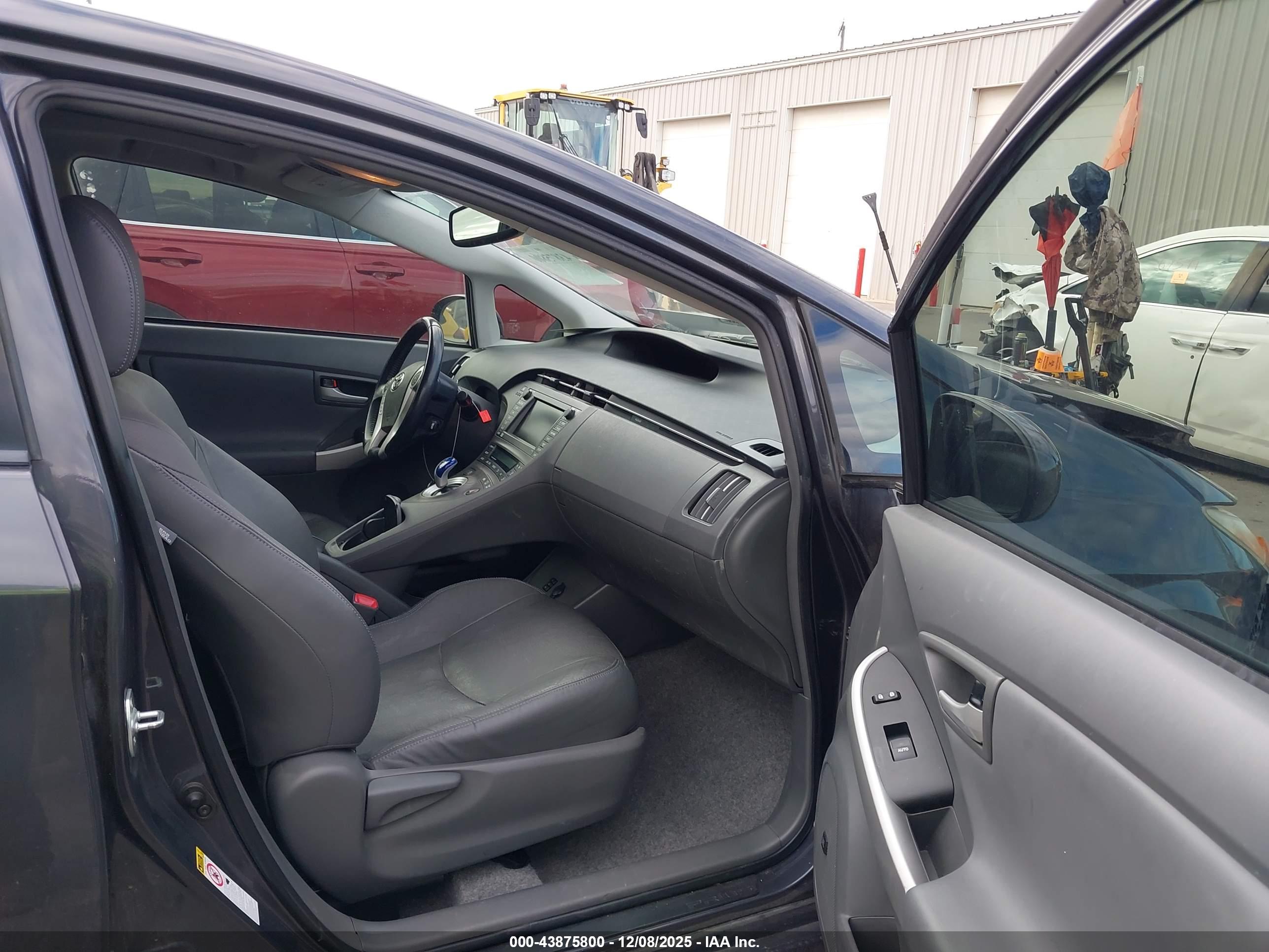 TOYOTA PRIUS image 5