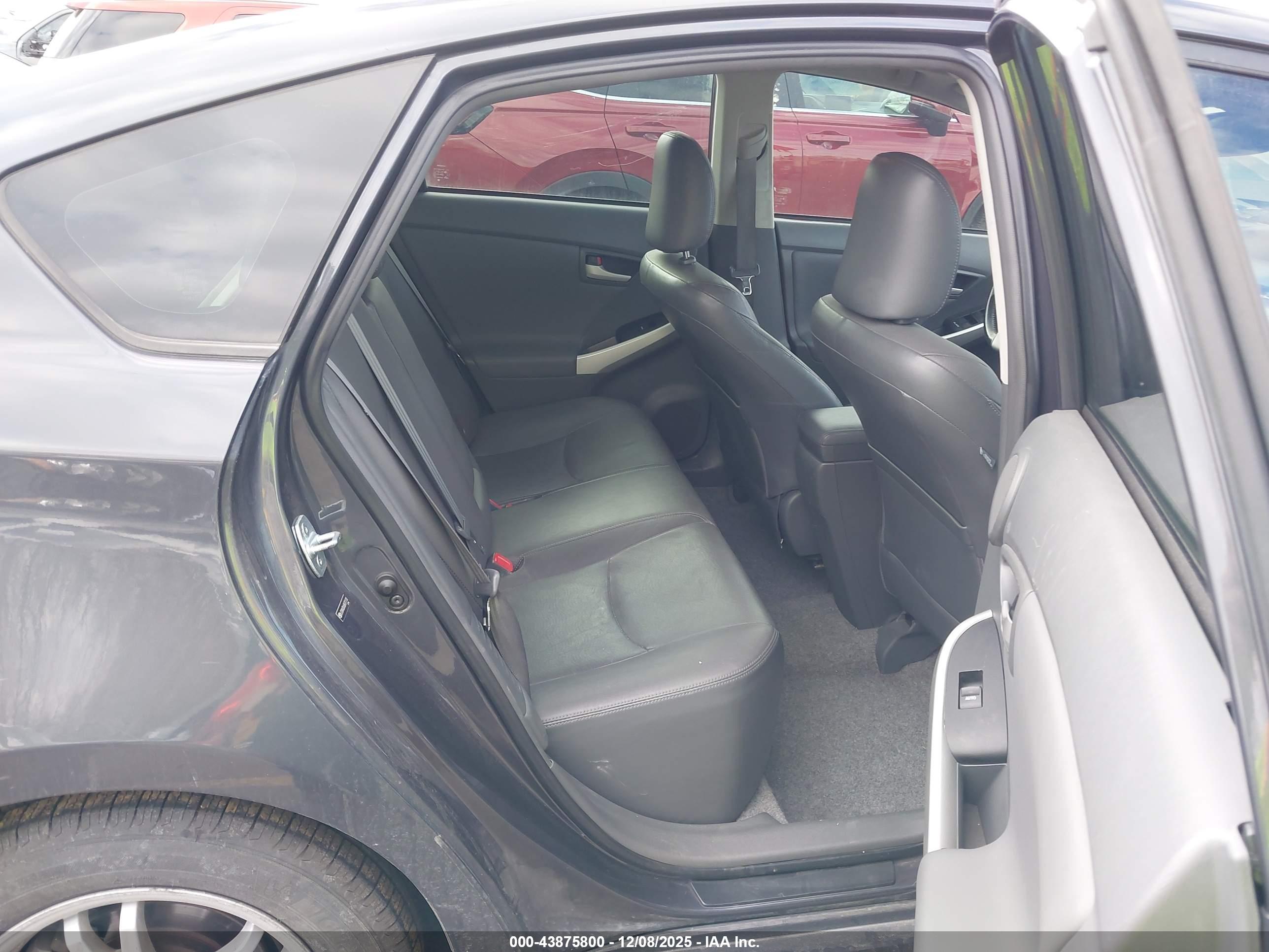 TOYOTA PRIUS image 8