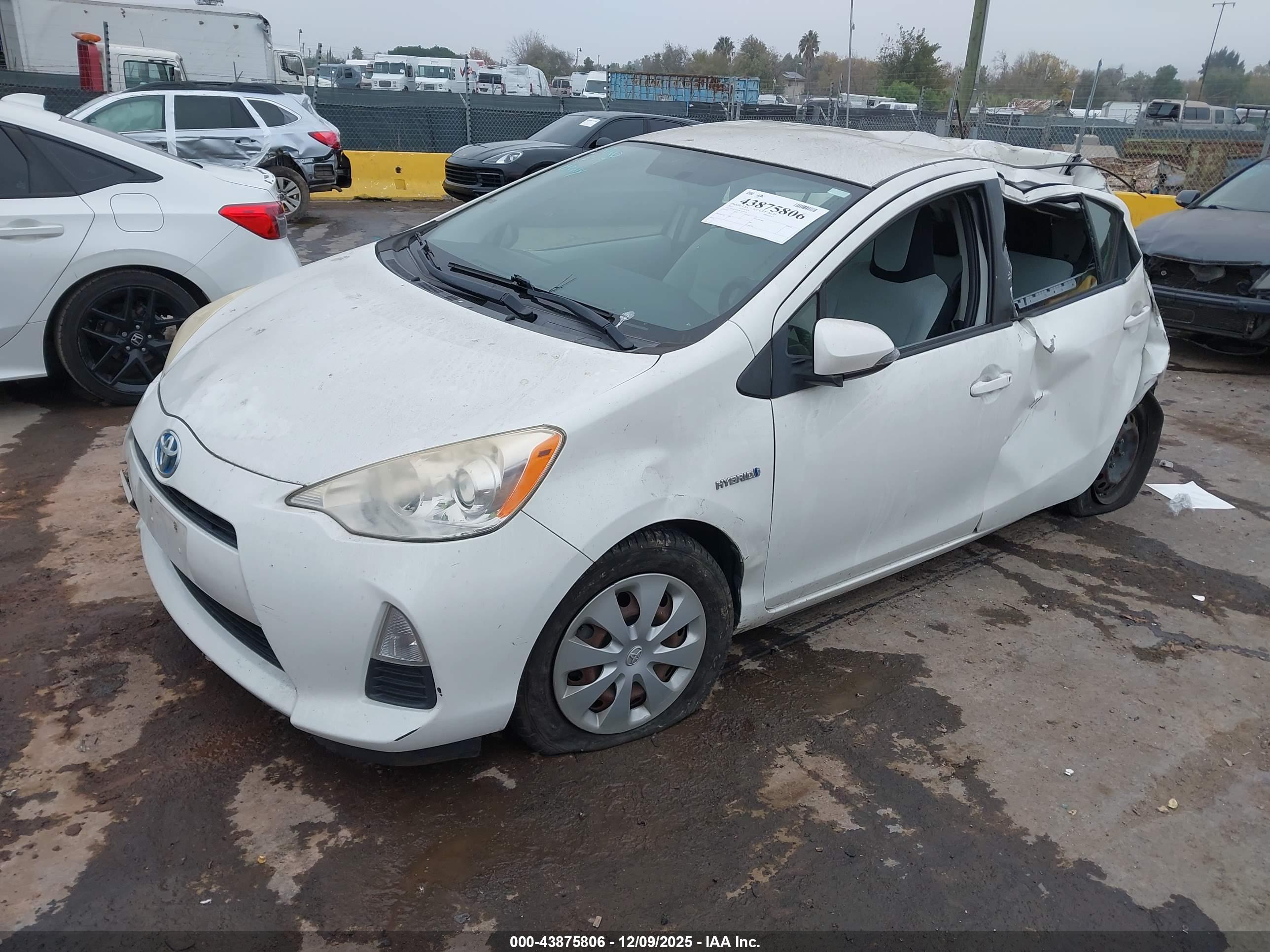 TOYOTA PRIUS image 2